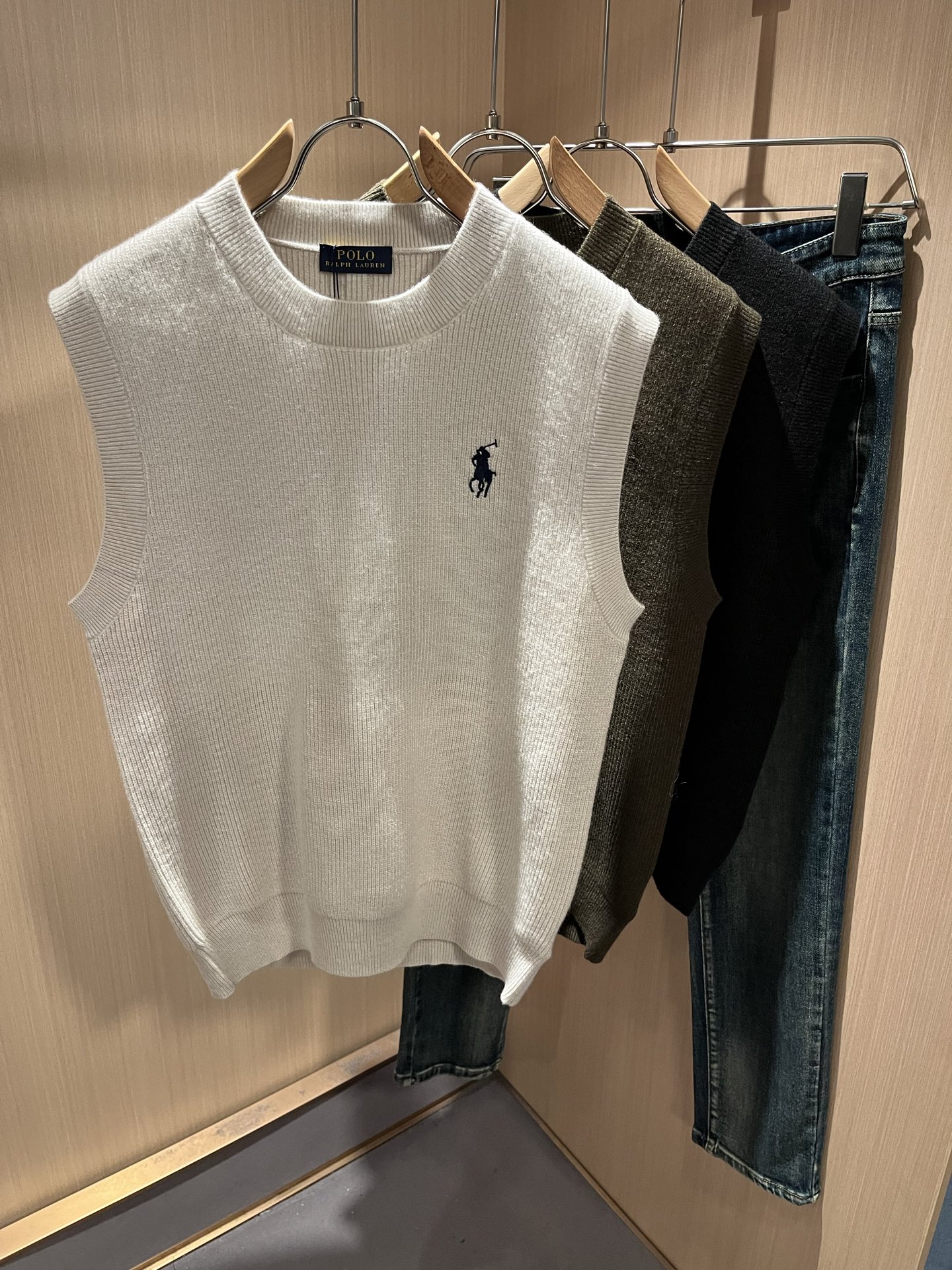 保罗POLOSPORT 2025秋冬新款男女同款👫羊毛马甲背心，简约纯色时尚款不乏有许多设计大咖们都对于