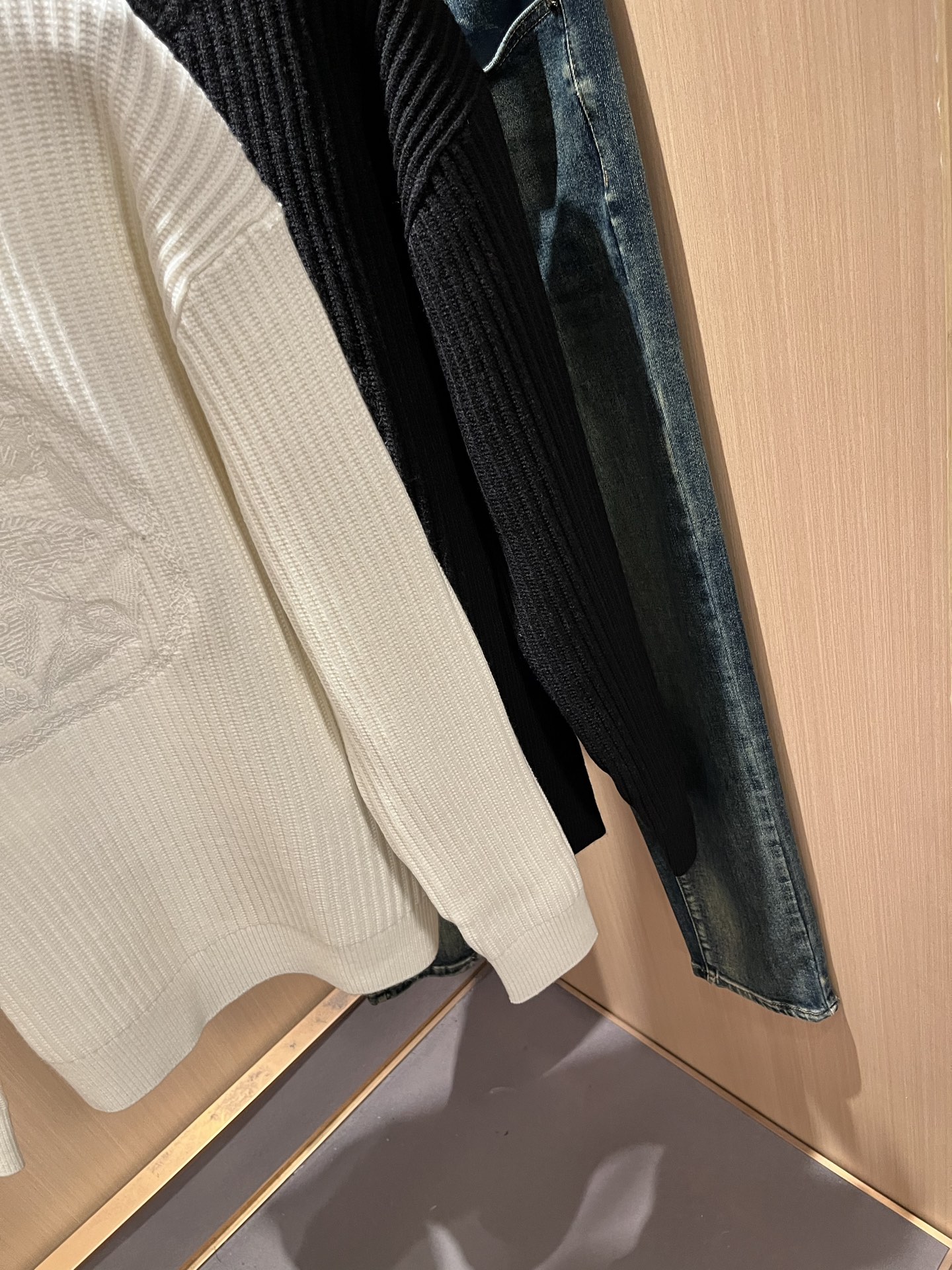 Louis Vuit*on 2025秋冬路易家族轻奢针织羊毛衫！男女同款👫装饰！ 路易家族的新高端，细节