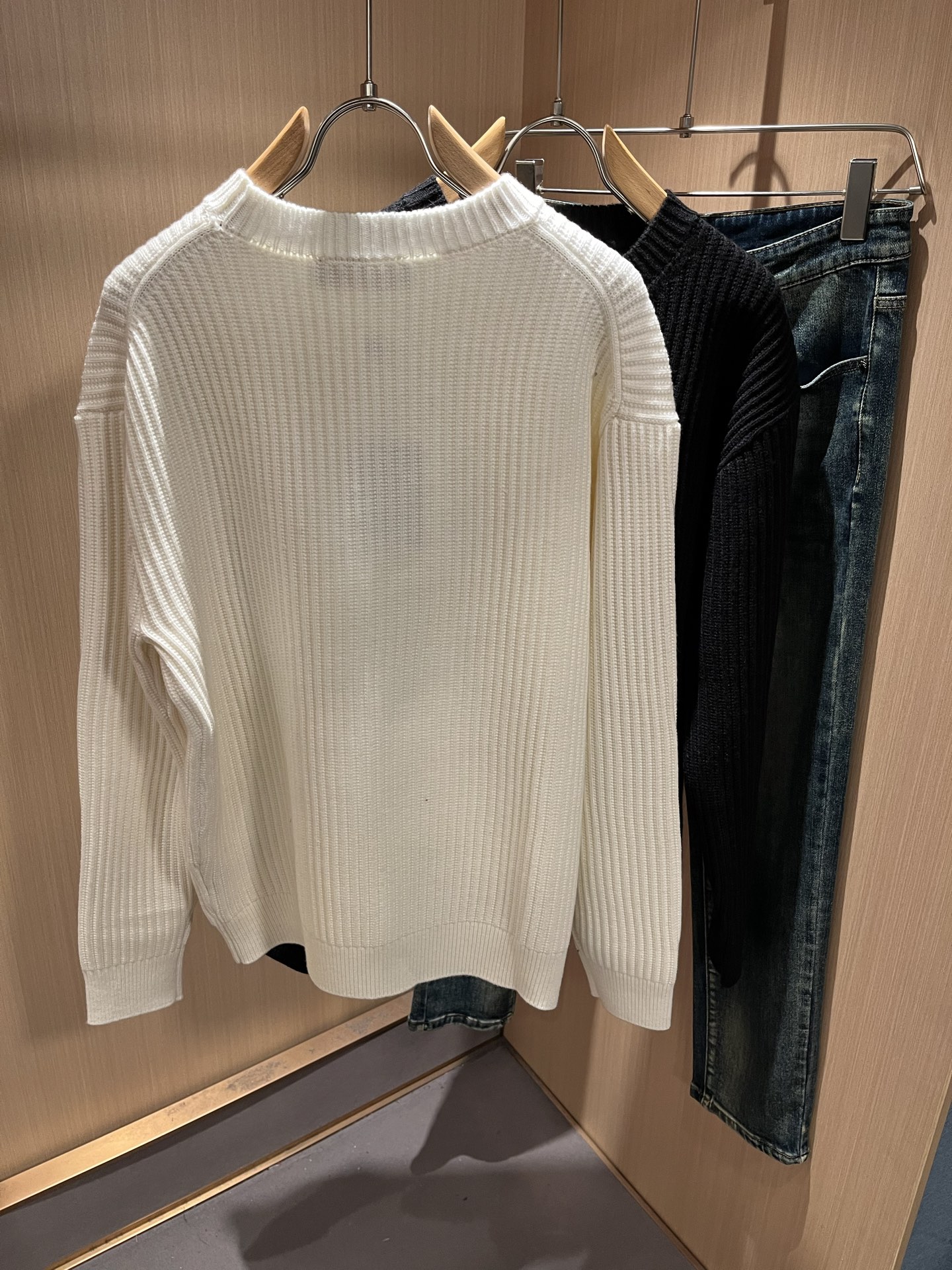 Louis Vuit*on 2025秋冬路易家族轻奢针织羊毛衫！男女同款👫装饰！ 路易家族的新高端，细节