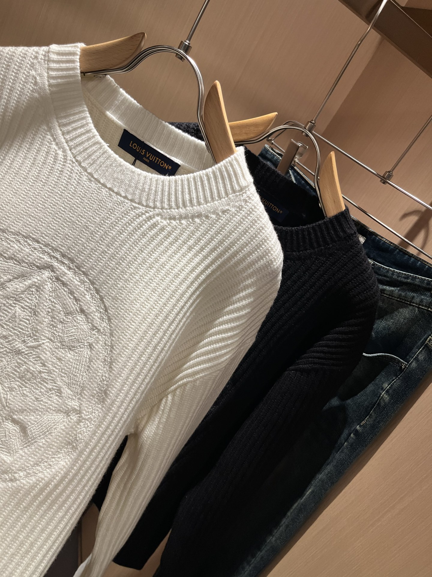 Louis Vuit*on 2025秋冬路易家族轻奢针织羊毛衫！男女同款👫装饰！ 路易家族的新高端，细节