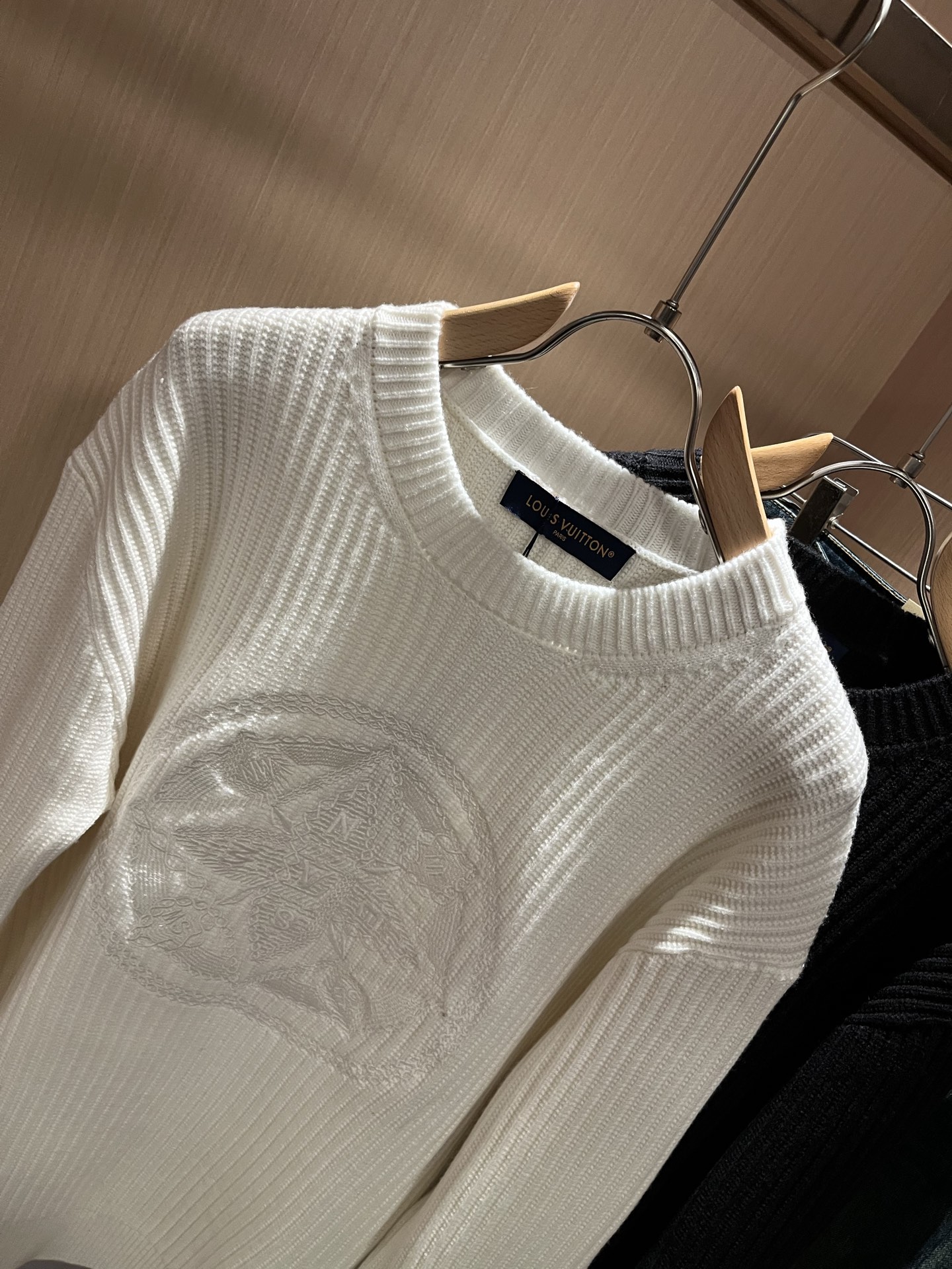 Louis Vuit*on 2025秋冬路易家族轻奢针织羊毛衫！男女同款👫装饰！ 路易家族的新高端，细节