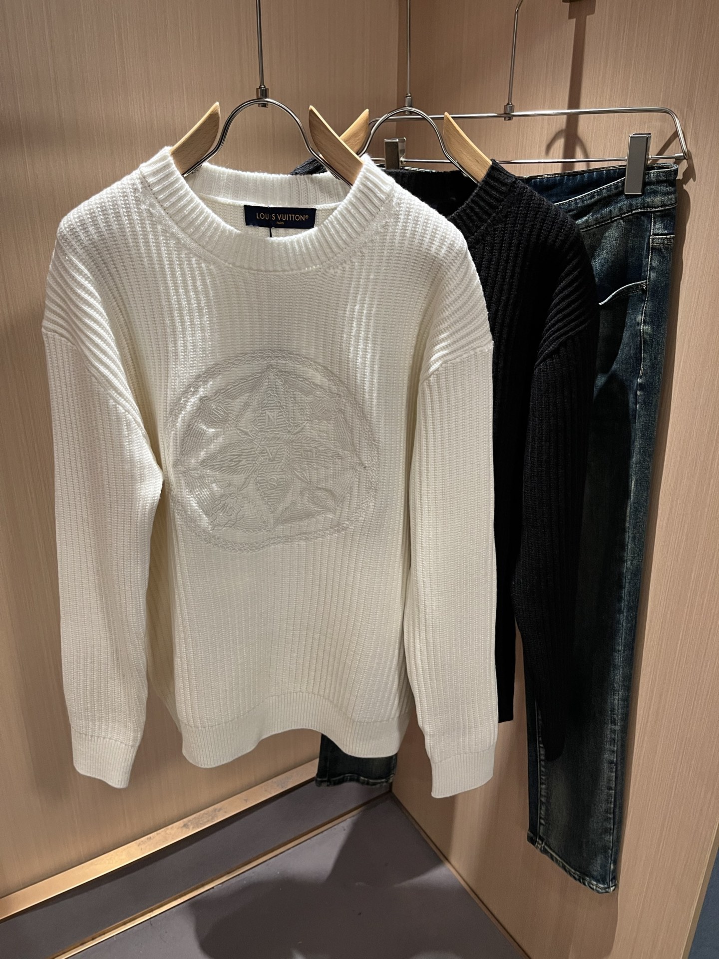 Louis Vuit*on 2025秋冬路易家族轻奢针织羊毛衫！男女同款👫装饰！ 路易家族的新高端，细节
