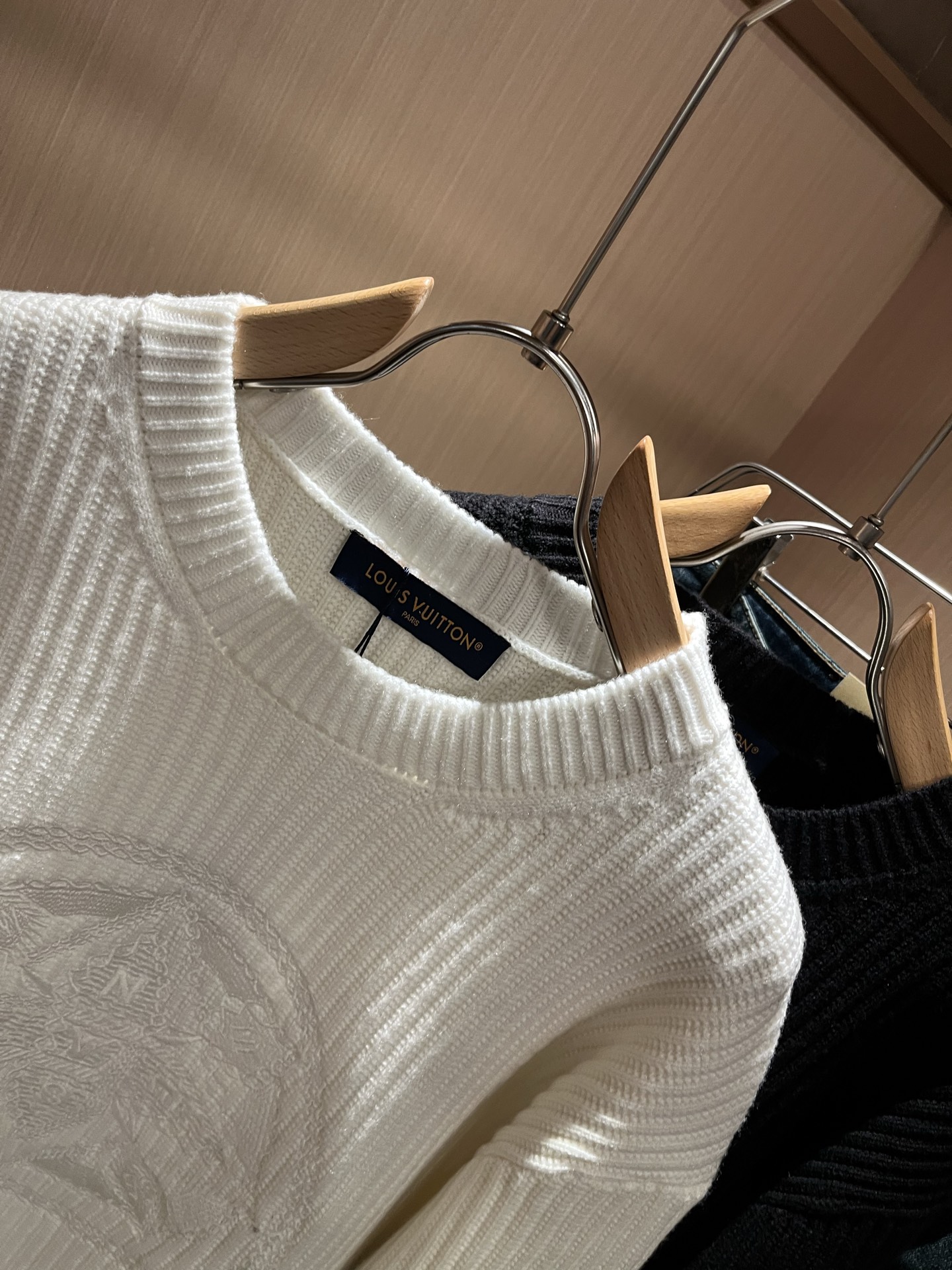 Louis Vuit*on 2025秋冬路易家族轻奢针织羊毛衫！男女同款👫装饰！ 路易家族的新高端，细节