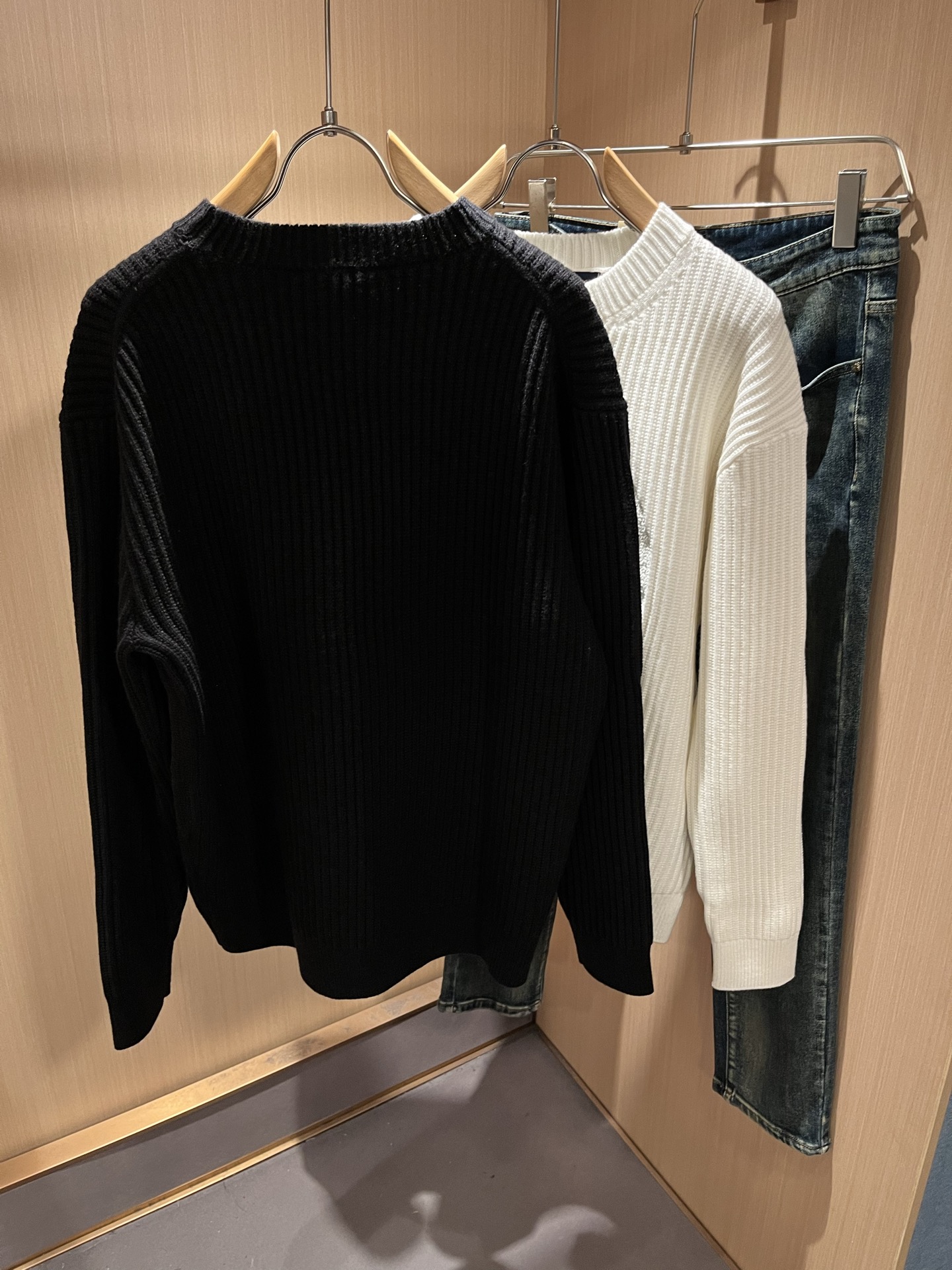 Louis Vuit*on 2025秋冬路易家族轻奢针织羊毛衫！男女同款👫装饰！ 路易家族的新高端，细节