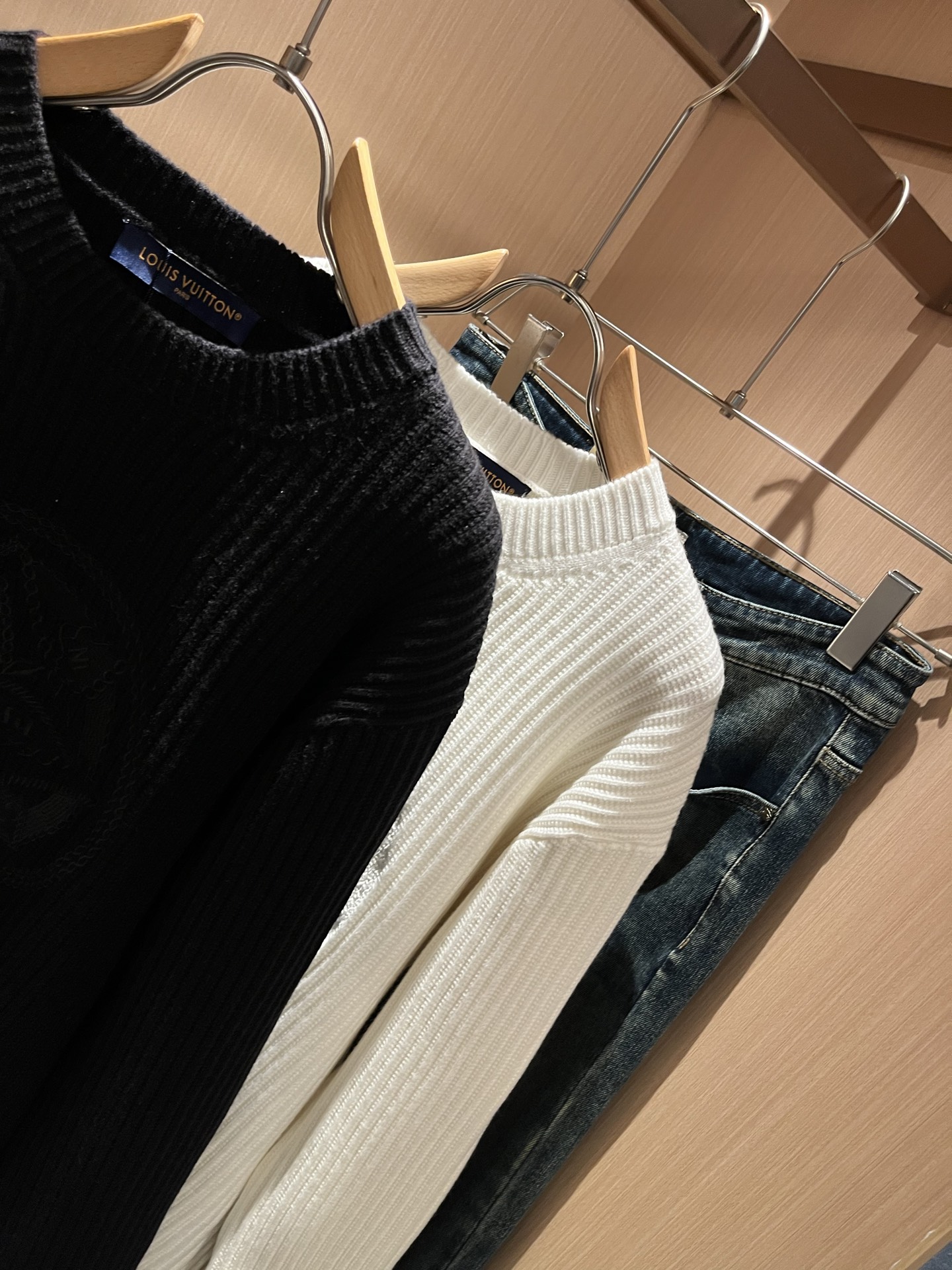 Louis Vuit*on 2025秋冬路易家族轻奢针织羊毛衫！男女同款👫装饰！ 路易家族的新高端，细节