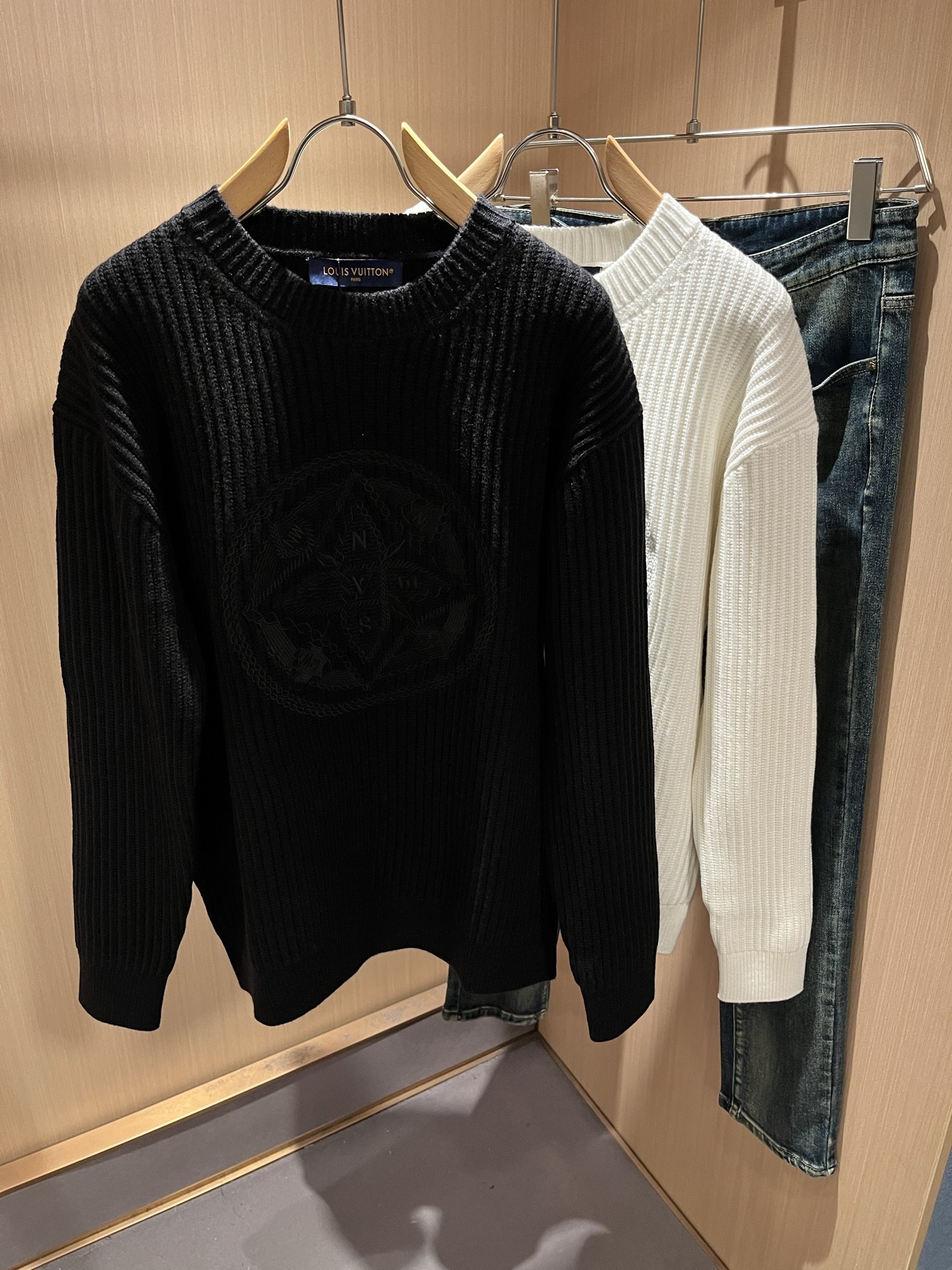 Louis Vuit*on 2025秋冬路易家族轻奢针织羊毛衫！男女同款👫装饰！ 路易家族的新高端，细节