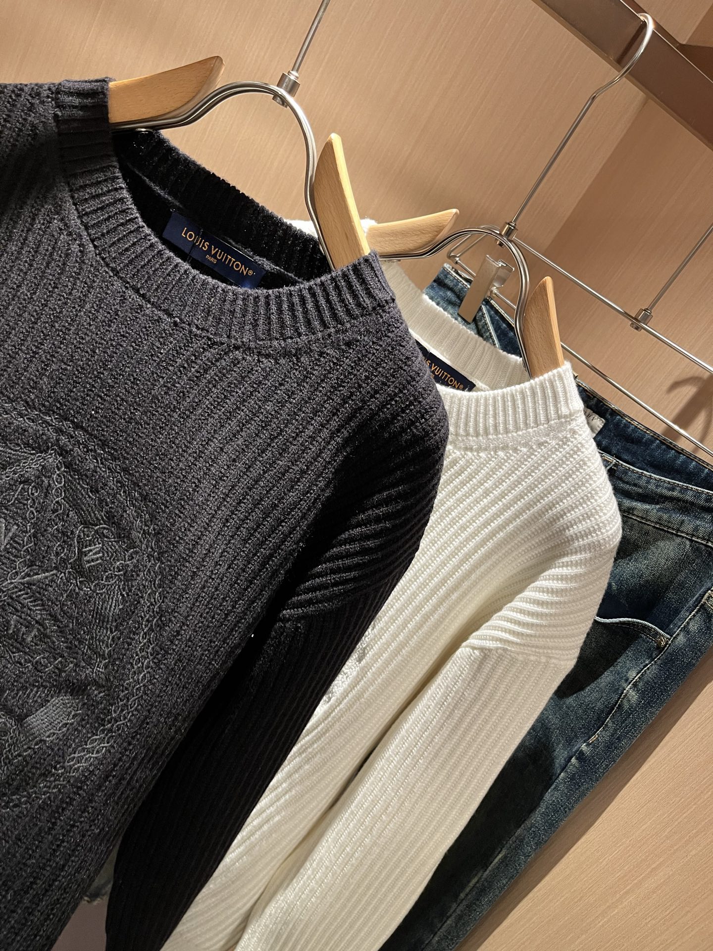 Louis Vuit*on 2025秋冬路易家族轻奢针织羊毛衫！男女同款👫装饰！ 路易家族的新高端，细节