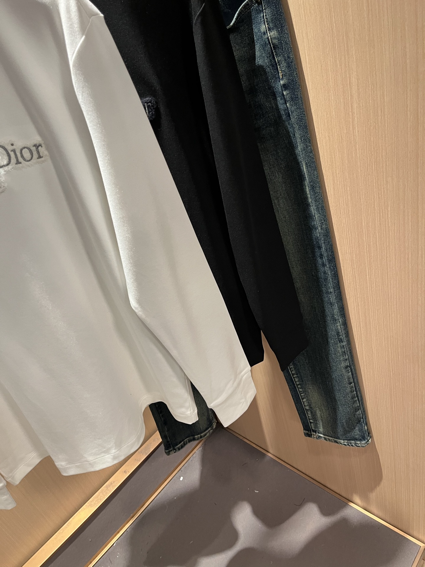 Dio*r迪家2025秋冬新款长袖打底衫，专柜同步发售！定制专属纯棉面料，胸前刺绣logo图案设计！简约