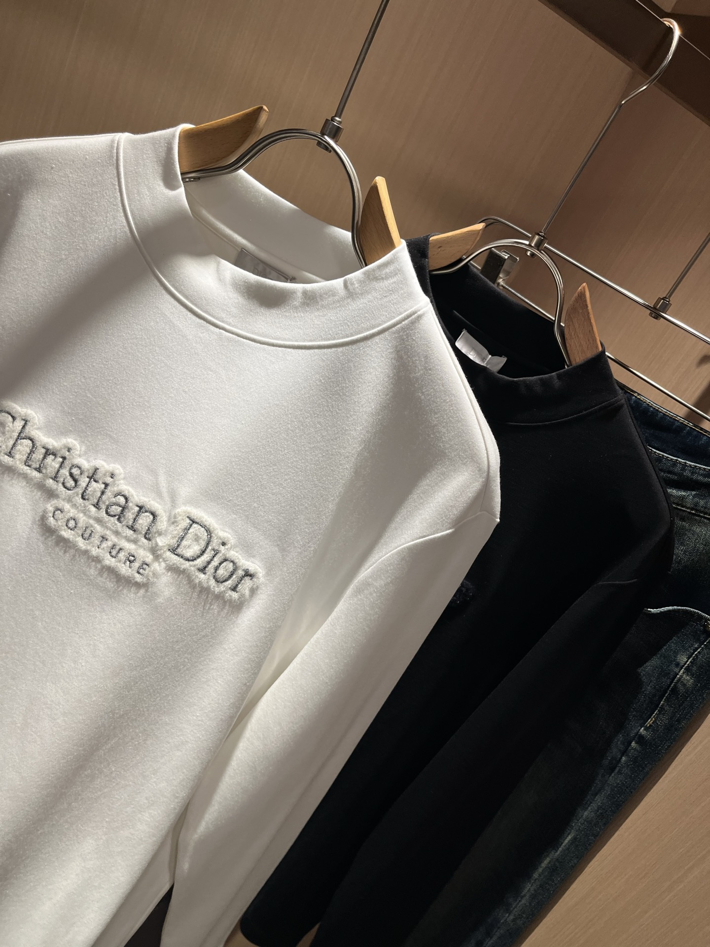 Dio*r迪家2025秋冬新款长袖打底衫，专柜同步发售！定制专属纯棉面料，胸前刺绣logo图案设计！简约