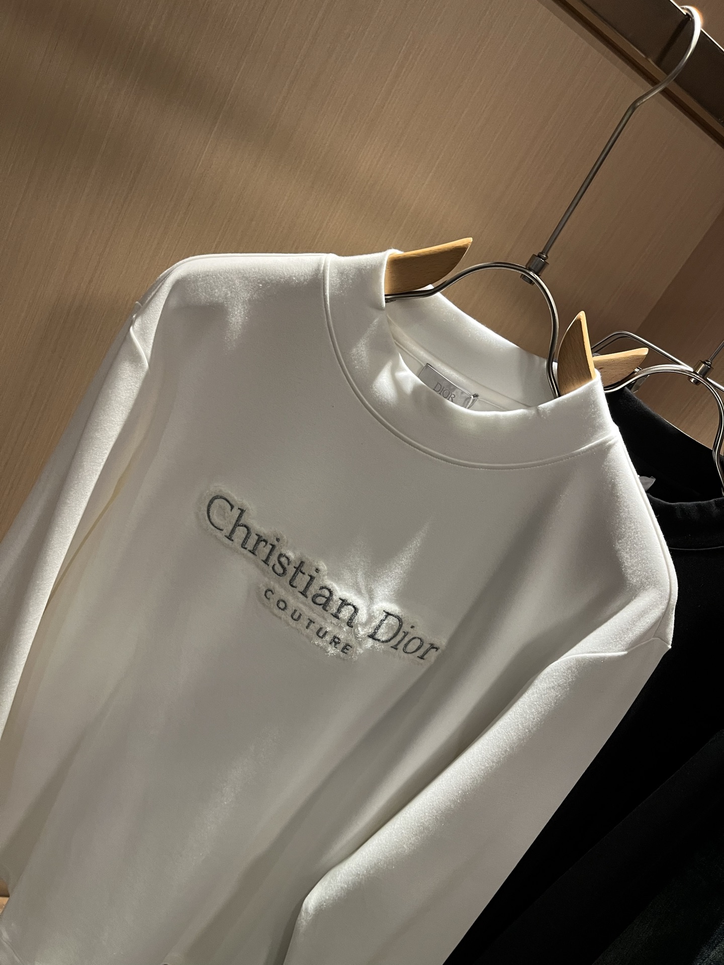 Dio*r迪家2025秋冬新款长袖打底衫，专柜同步发售！定制专属纯棉面料，胸前刺绣logo图案设计！简约