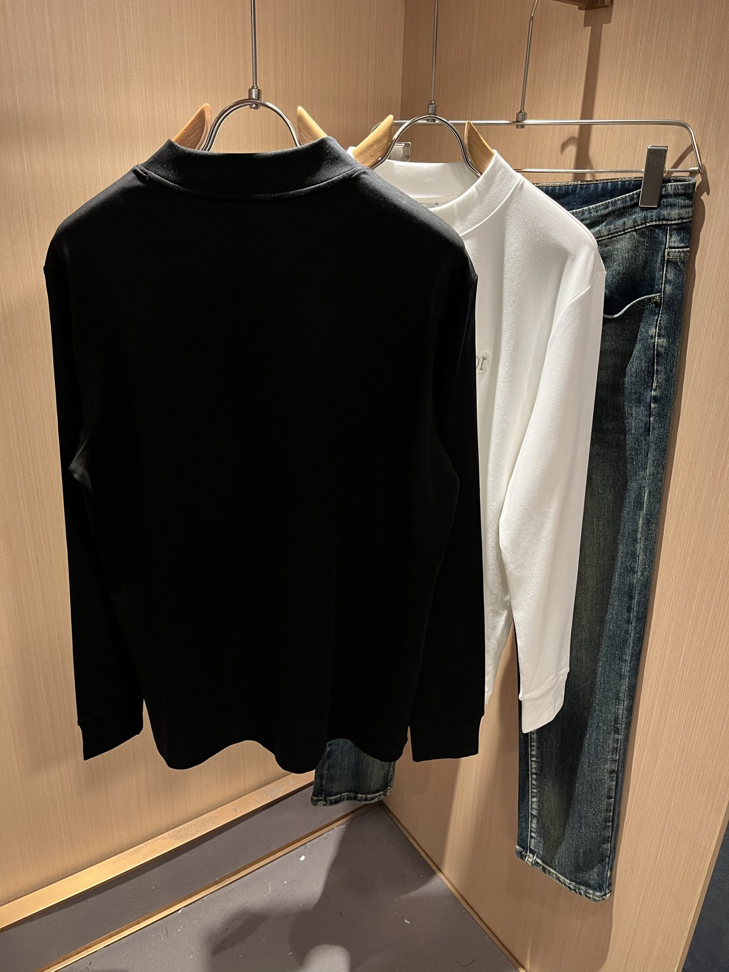 Dio*r迪家2025秋冬新款长袖打底衫，专柜同步发售！定制专属纯棉面料，胸前刺绣logo图案设计！简约