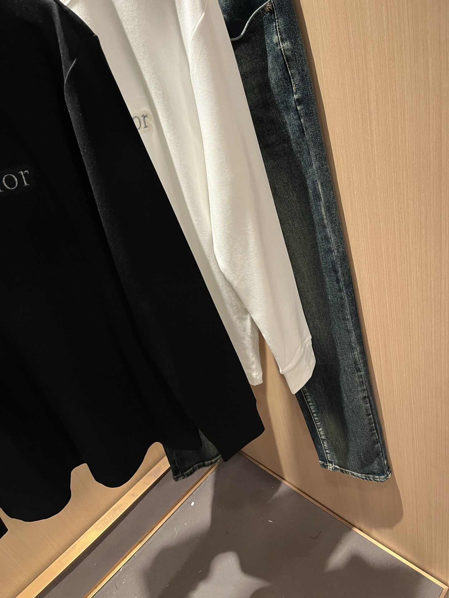 Dio*r迪家2025秋冬新款长袖打底衫，专柜同步发售！定制专属纯棉面料，胸前刺绣logo图案设计！简约