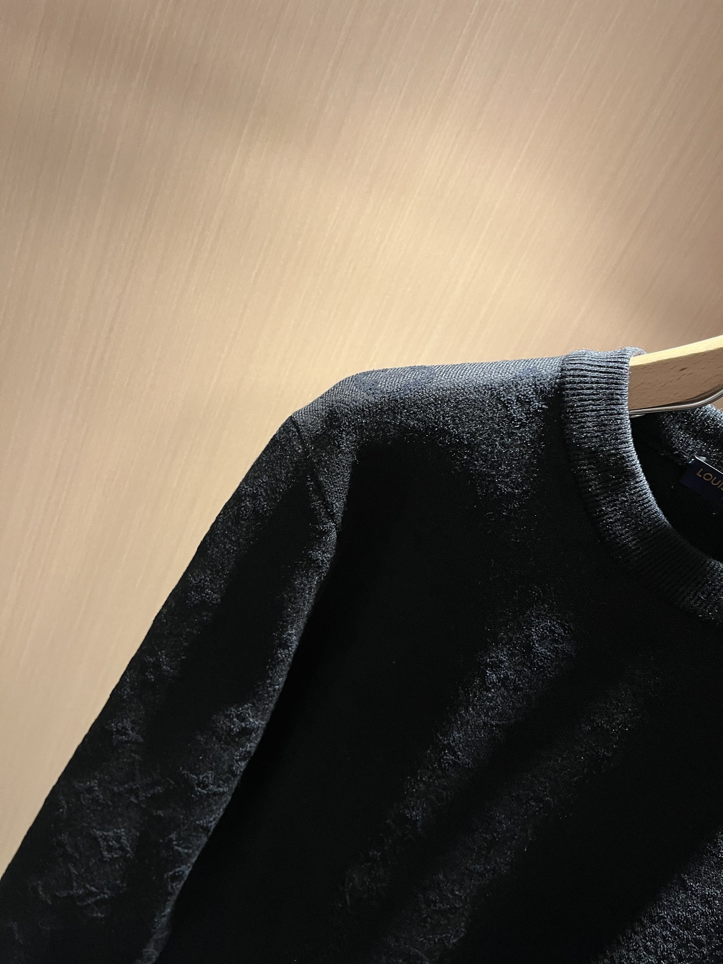 Louis Vuit*on 2025秋冬路易家族轻奢针织羊毛衫！男女同款👫装饰！ 路易家族的新高端，细节