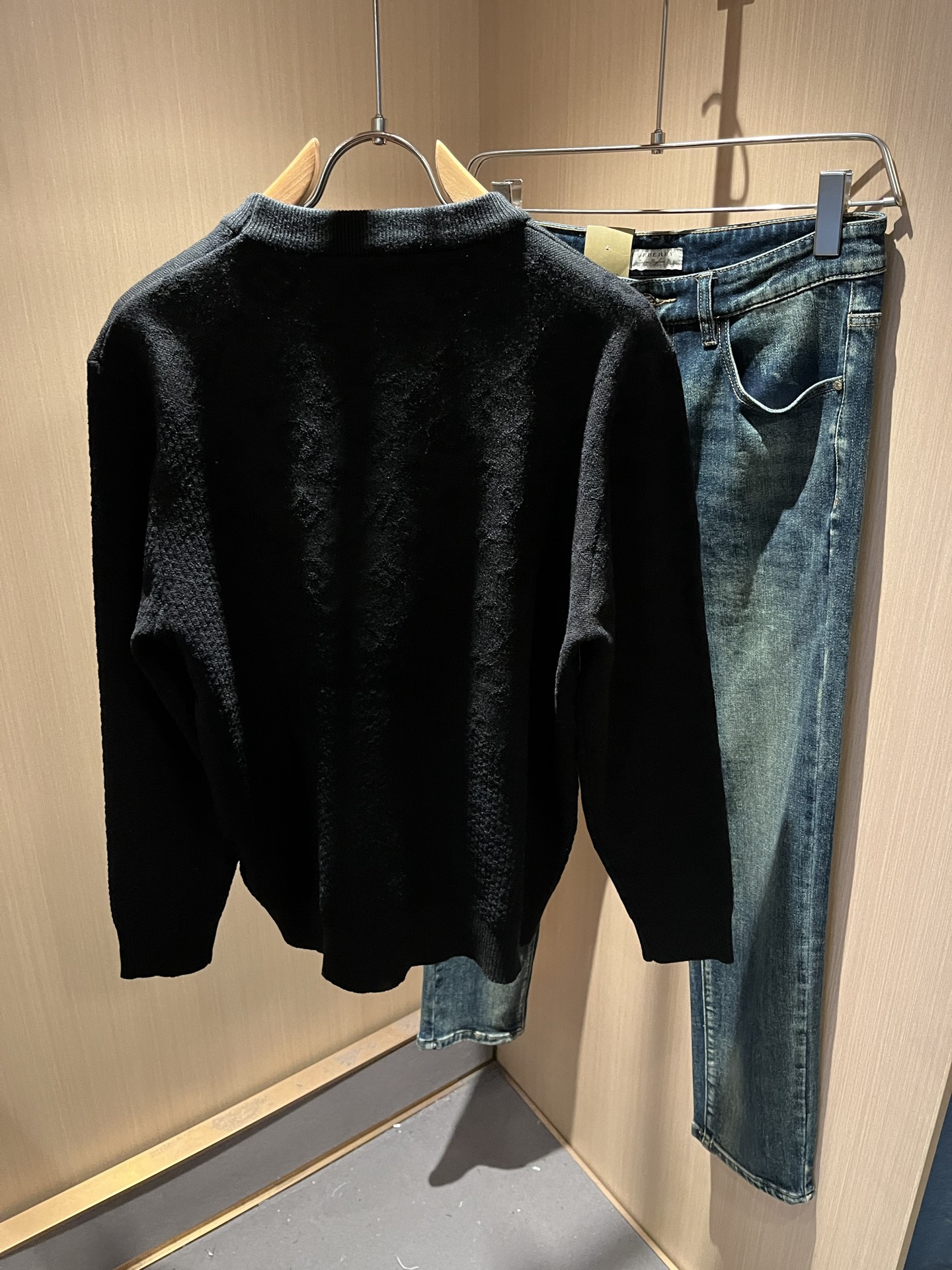 Louis Vuit*on 2025秋冬路易家族轻奢针织羊毛衫！男女同款👫装饰！ 路易家族的新高端，细节