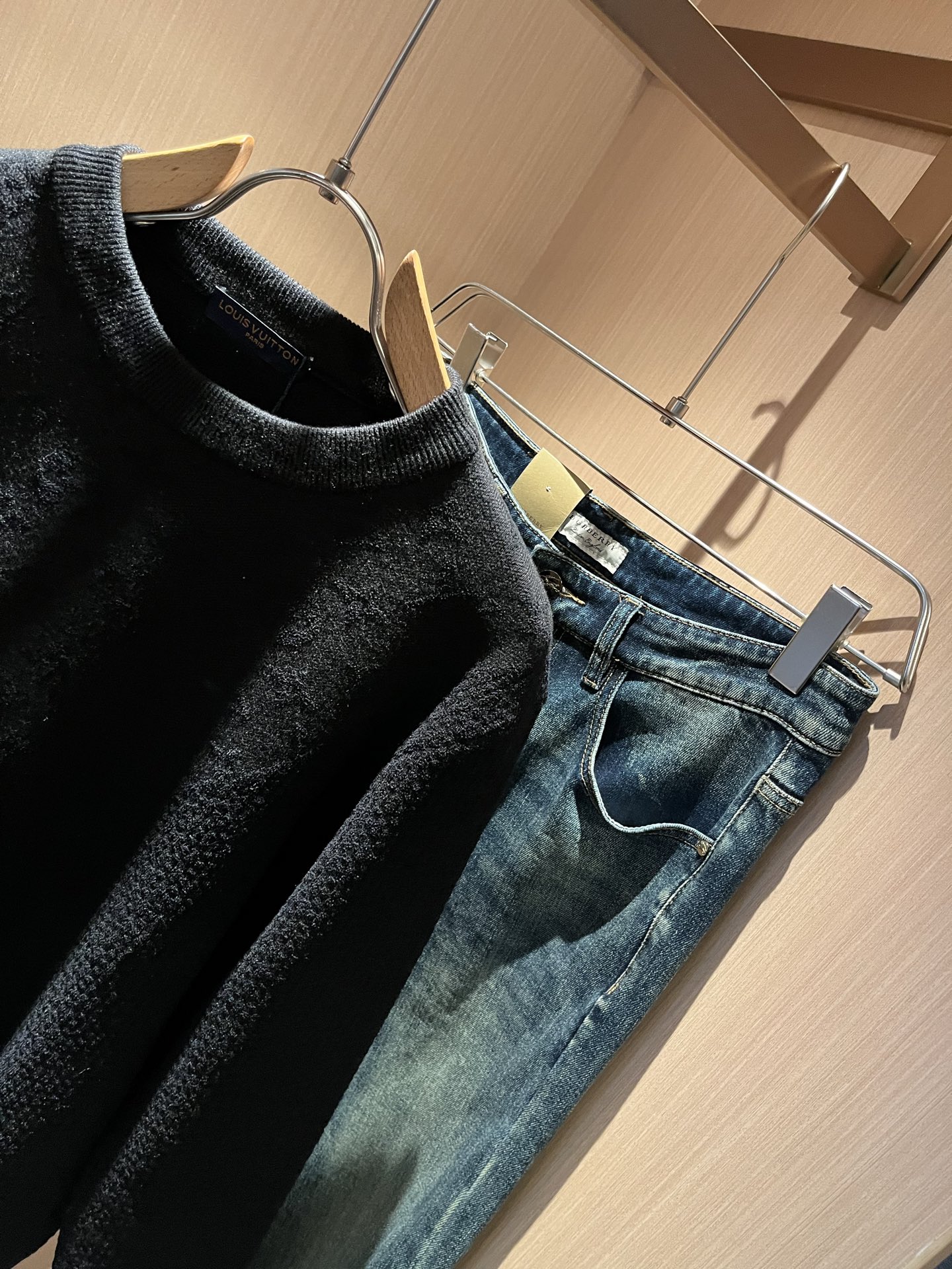 Louis Vuit*on 2025秋冬路易家族轻奢针织羊毛衫！男女同款👫装饰！ 路易家族的新高端，细节