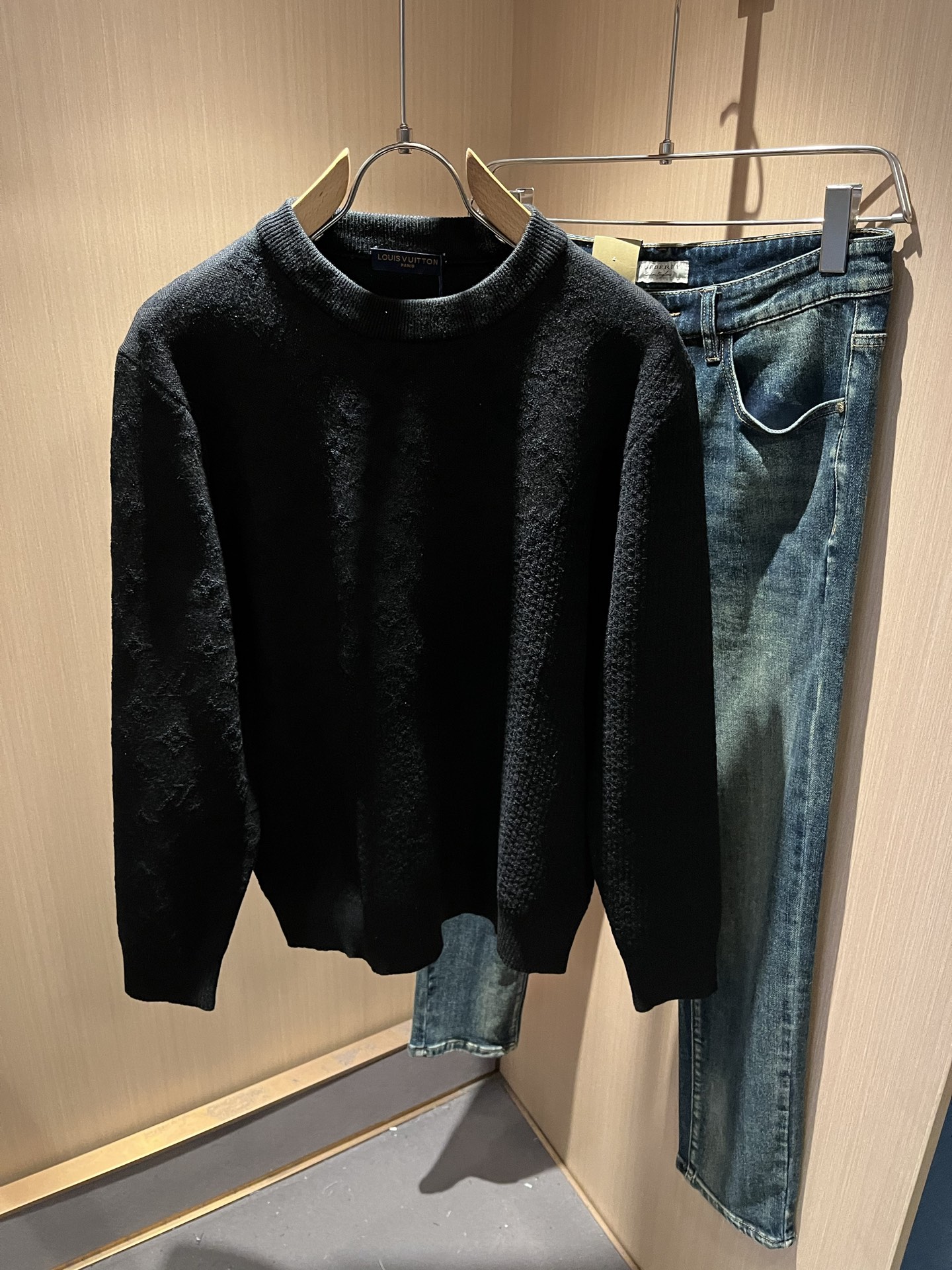 Louis Vuit*on 2025秋冬路易家族轻奢针织羊毛衫！男女同款👫装饰！ 路易家族的新高端，细节