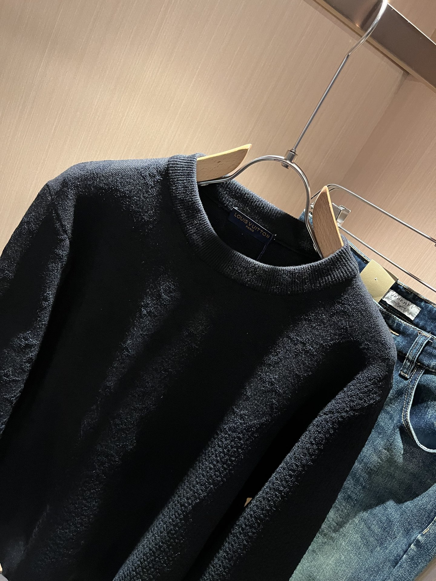 Louis Vuit*on 2025秋冬路易家族轻奢针织羊毛衫！男女同款👫装饰！ 路易家族的新高端，细节