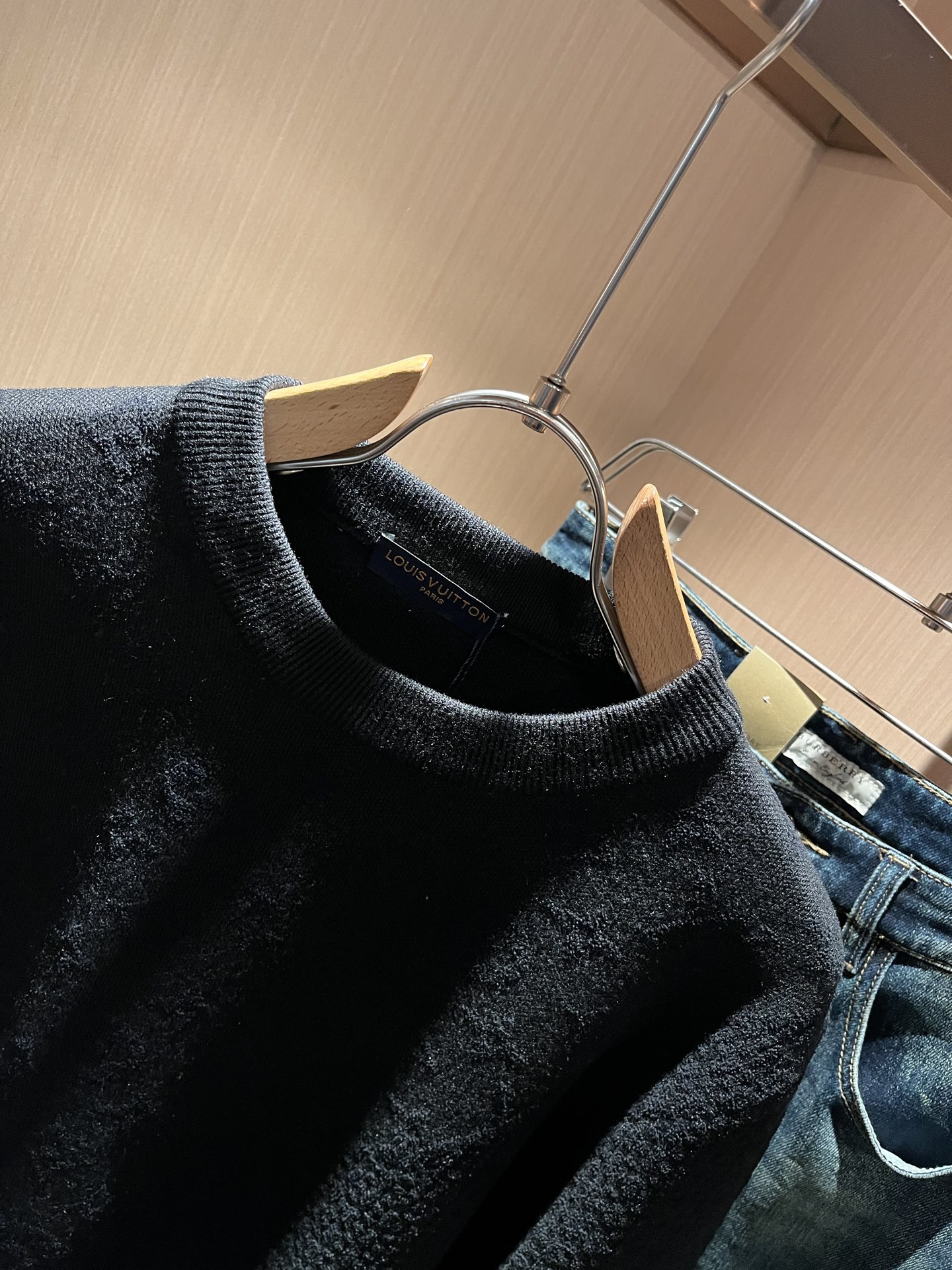 Louis Vuit*on 2025秋冬路易家族轻奢针织羊毛衫！男女同款👫装饰！ 路易家族的新高端，细节