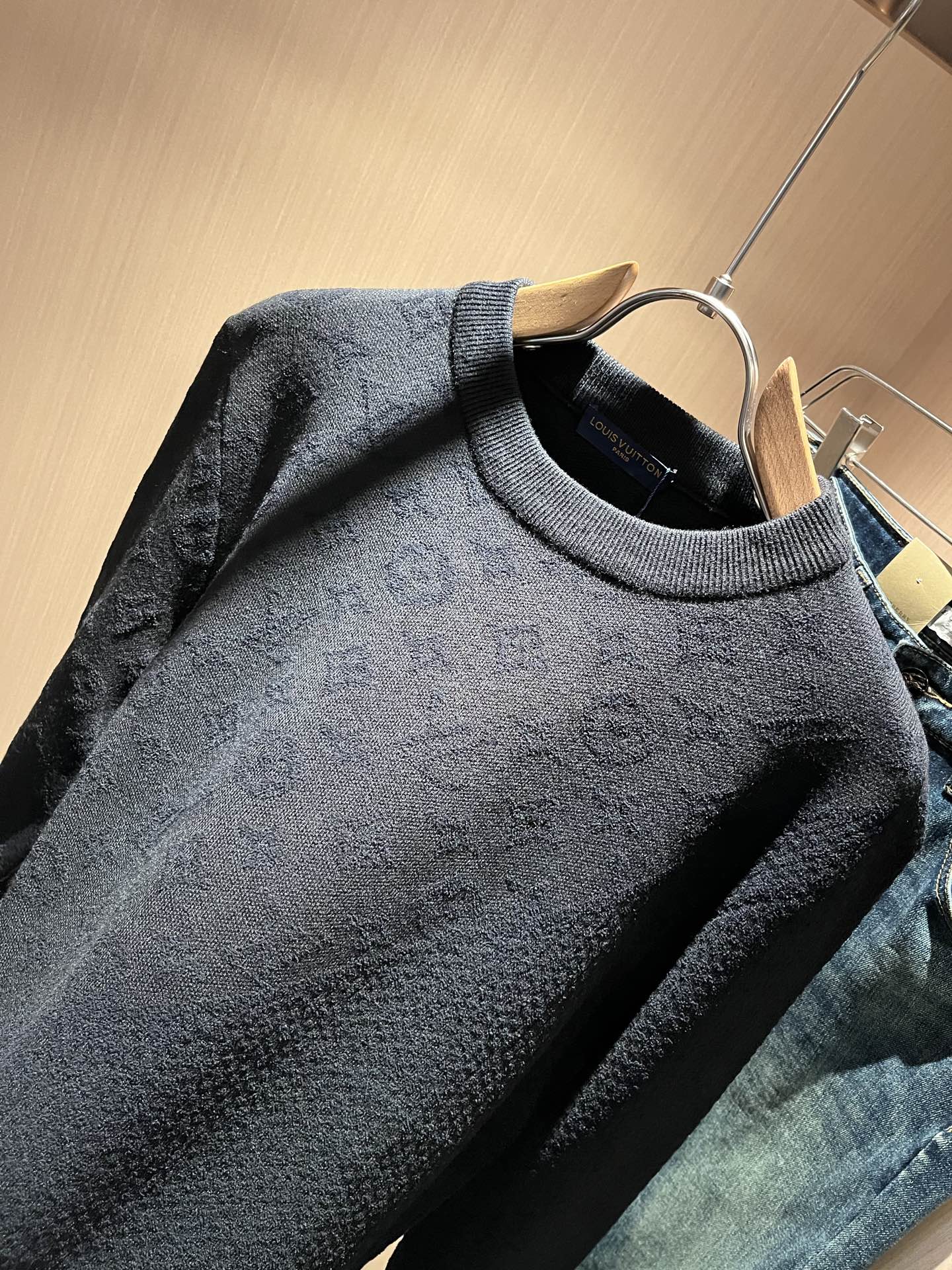 Louis Vuit*on 2025秋冬路易家族轻奢针织羊毛衫！男女同款👫装饰！ 路易家族的新高端，细节