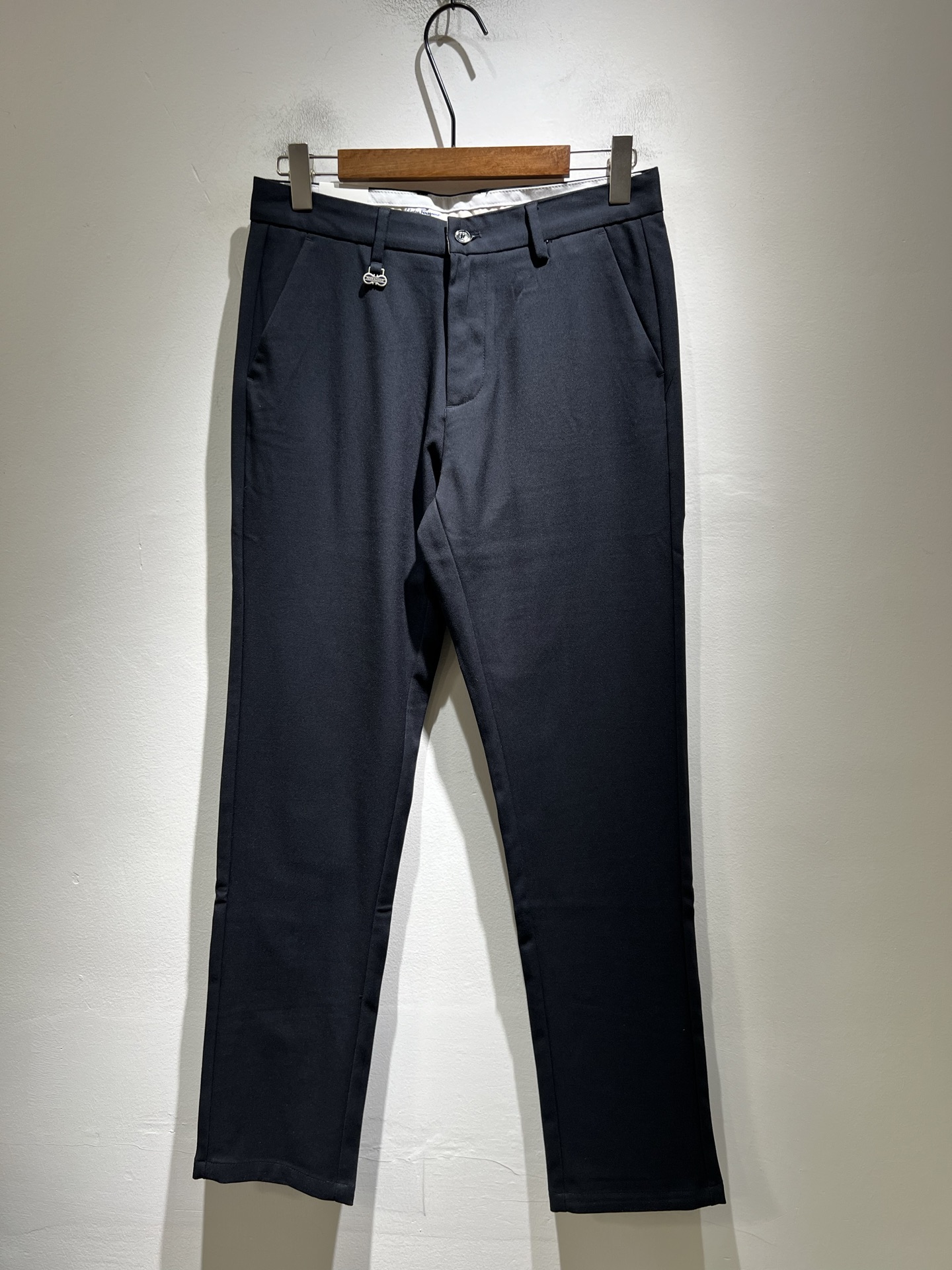 Ferraga*mo菲拉*慕2025秋冬新款男款休闲小直筒西裤， 原单品质，原单品质高端时尚休闲水洗原版