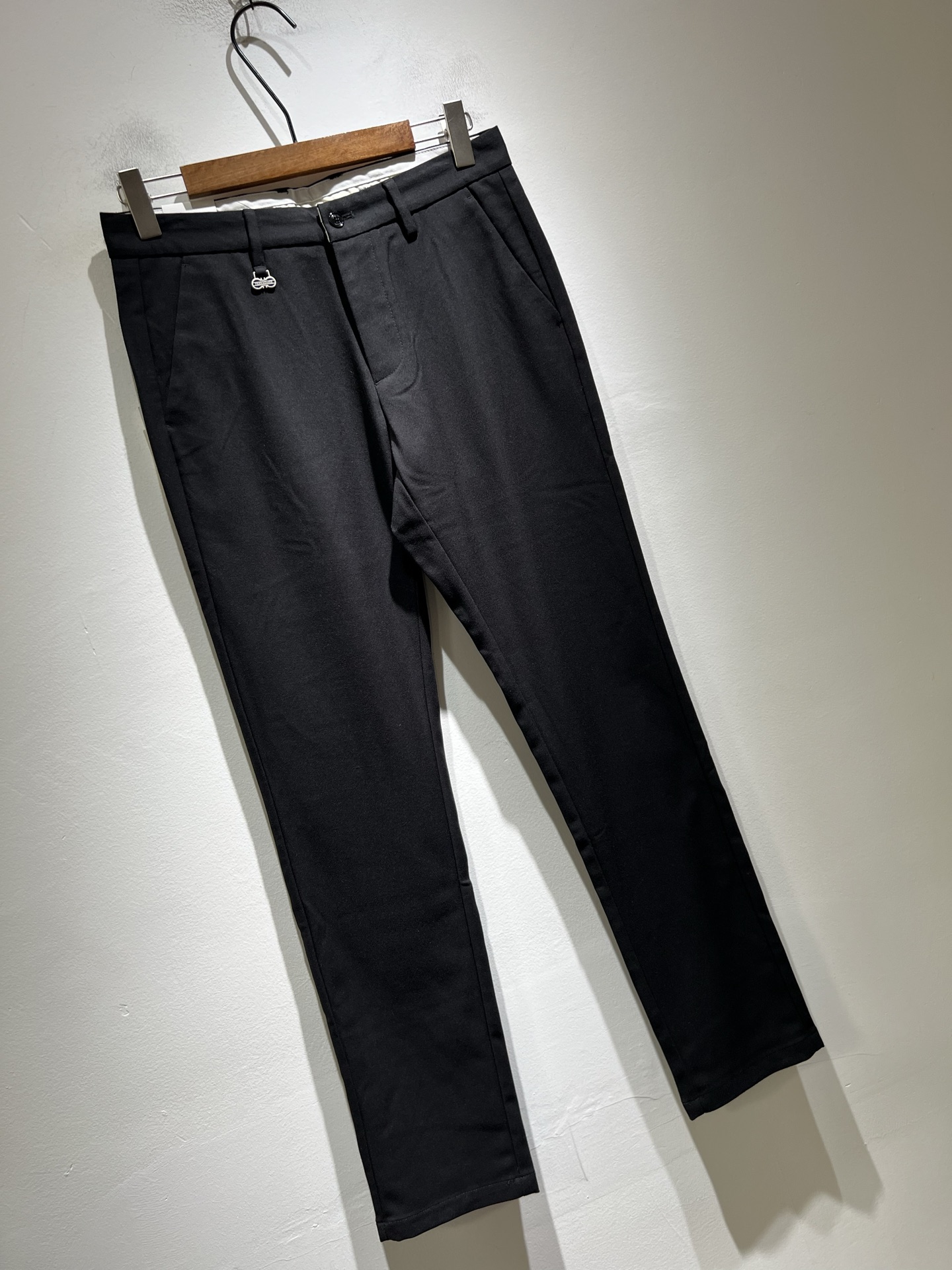 Ferraga*mo菲拉*慕2025秋冬新款男款休闲小直筒西裤， 原单品质，原单品质高端时尚休闲水洗原版