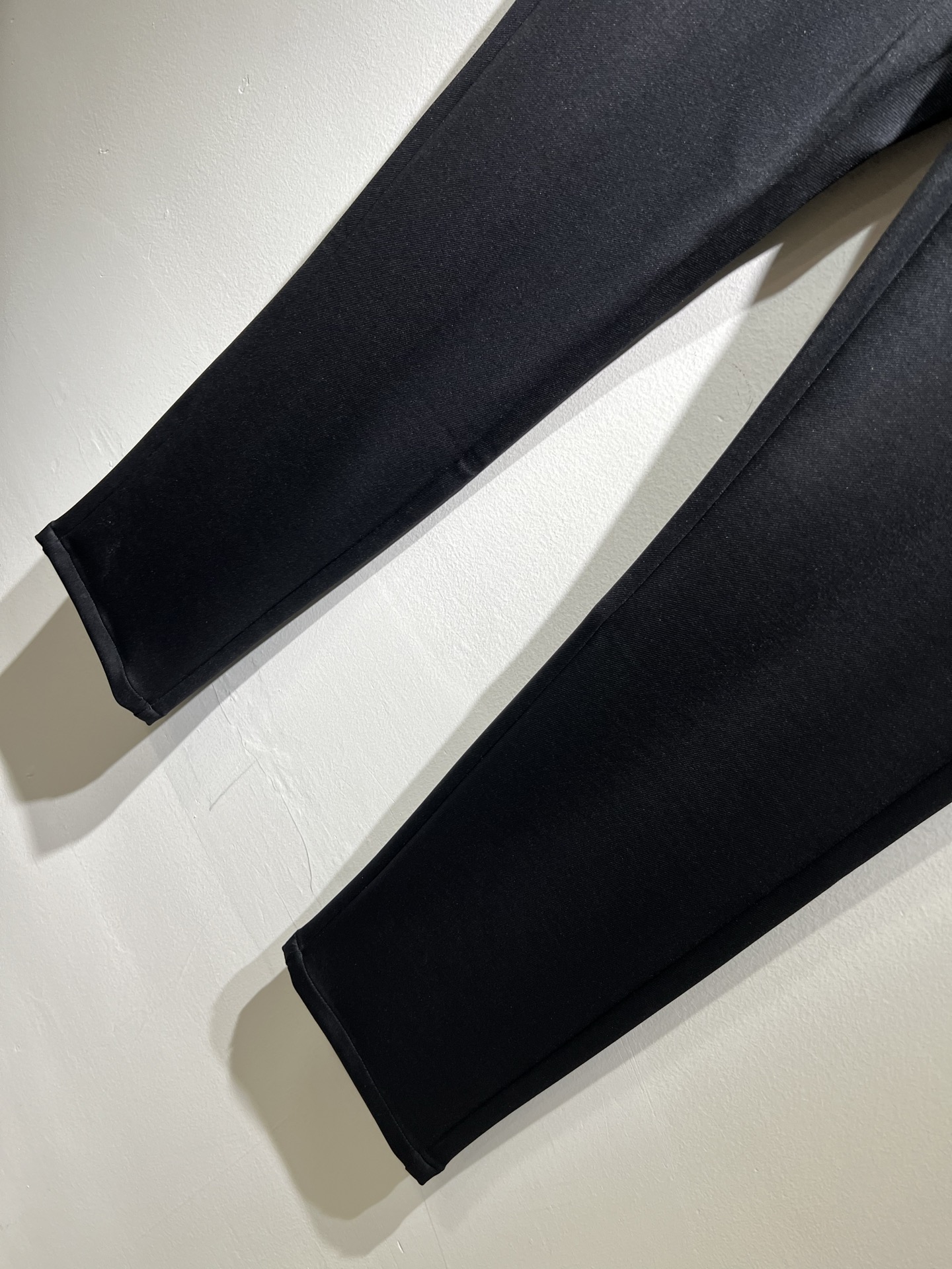 LouisVuitt*路易*登 2025秋冬新款男士休闲西裤，男士经典时尚百搭商务休闲西裤! 都市精英商