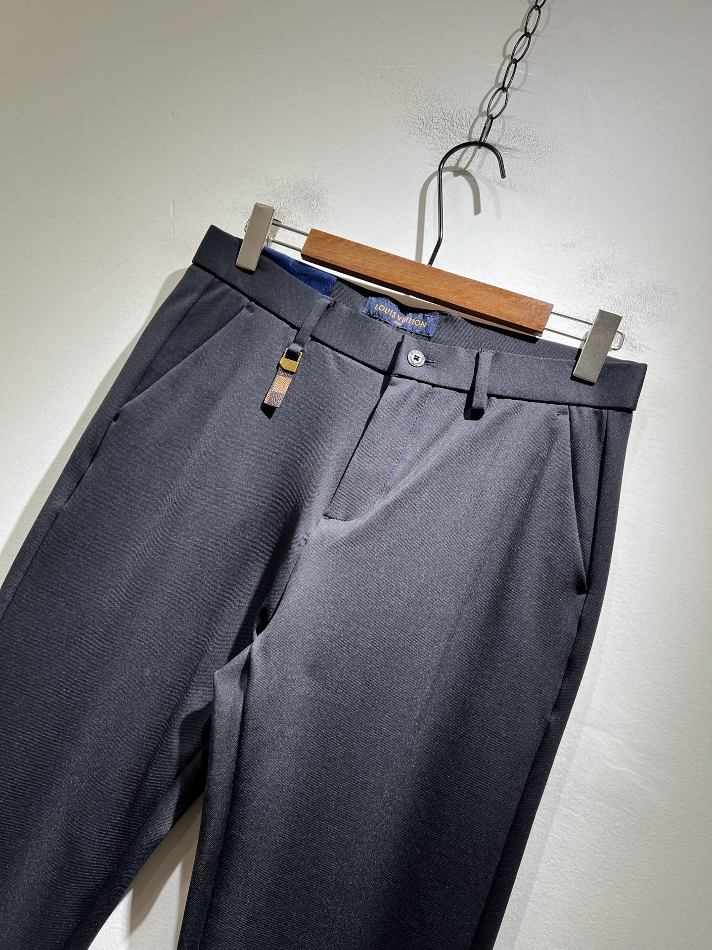 LouisVuitt*路易*登 2025秋冬新款男士休闲西裤，男士经典时尚百搭商务休闲西裤! 都市精英商