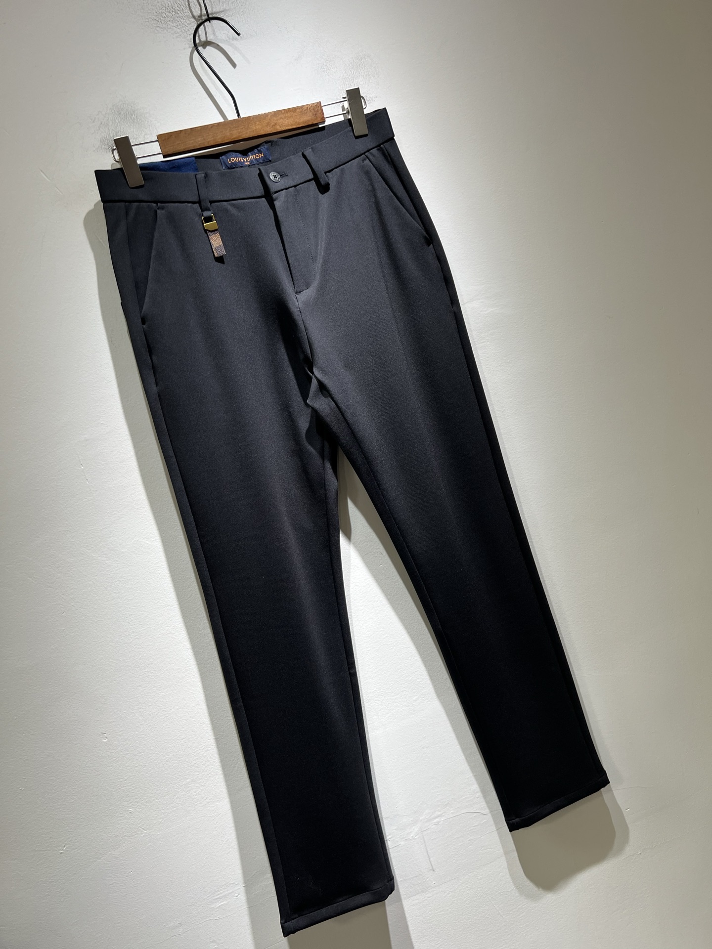 LouisVuitt*路易*登 2025秋冬新款男士休闲西裤，男士经典时尚百搭商务休闲西裤! 都市精英商