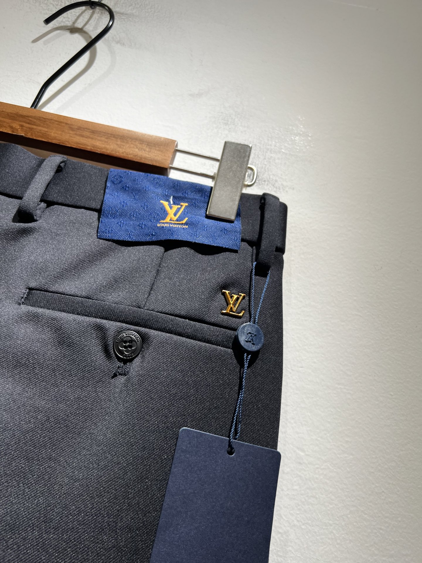 LouisVuitt*路易*登 2025秋冬新款男士休闲西裤，男士经典时尚百搭商务休闲西裤! 都市精英商