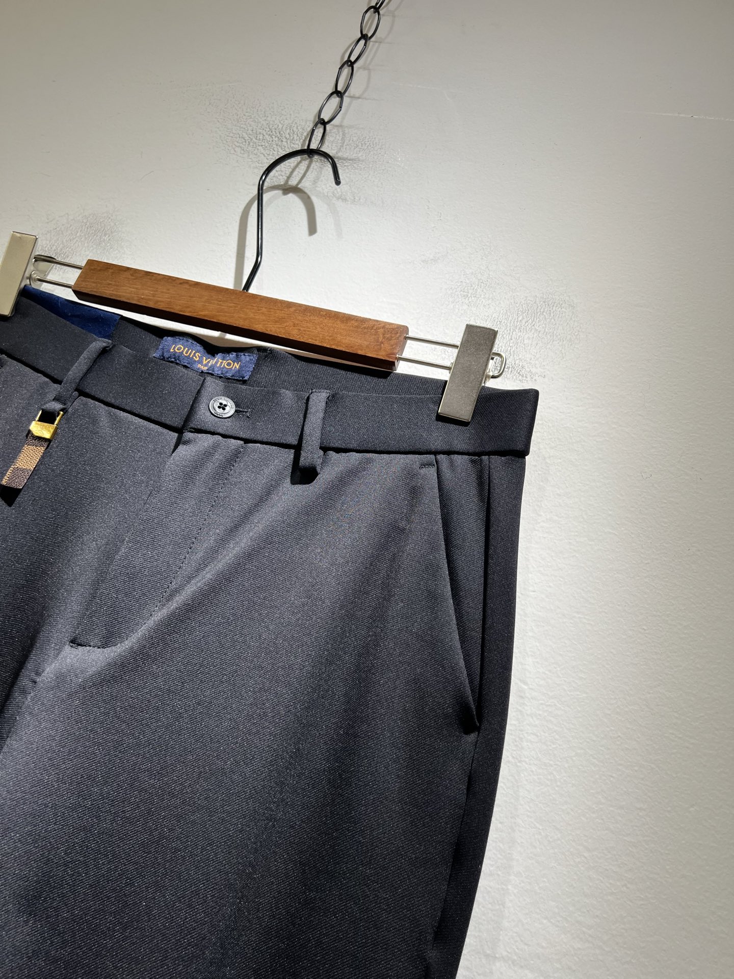 LouisVuitt*路易*登 2025秋冬新款男士休闲西裤，男士经典时尚百搭商务休闲西裤! 都市精英商