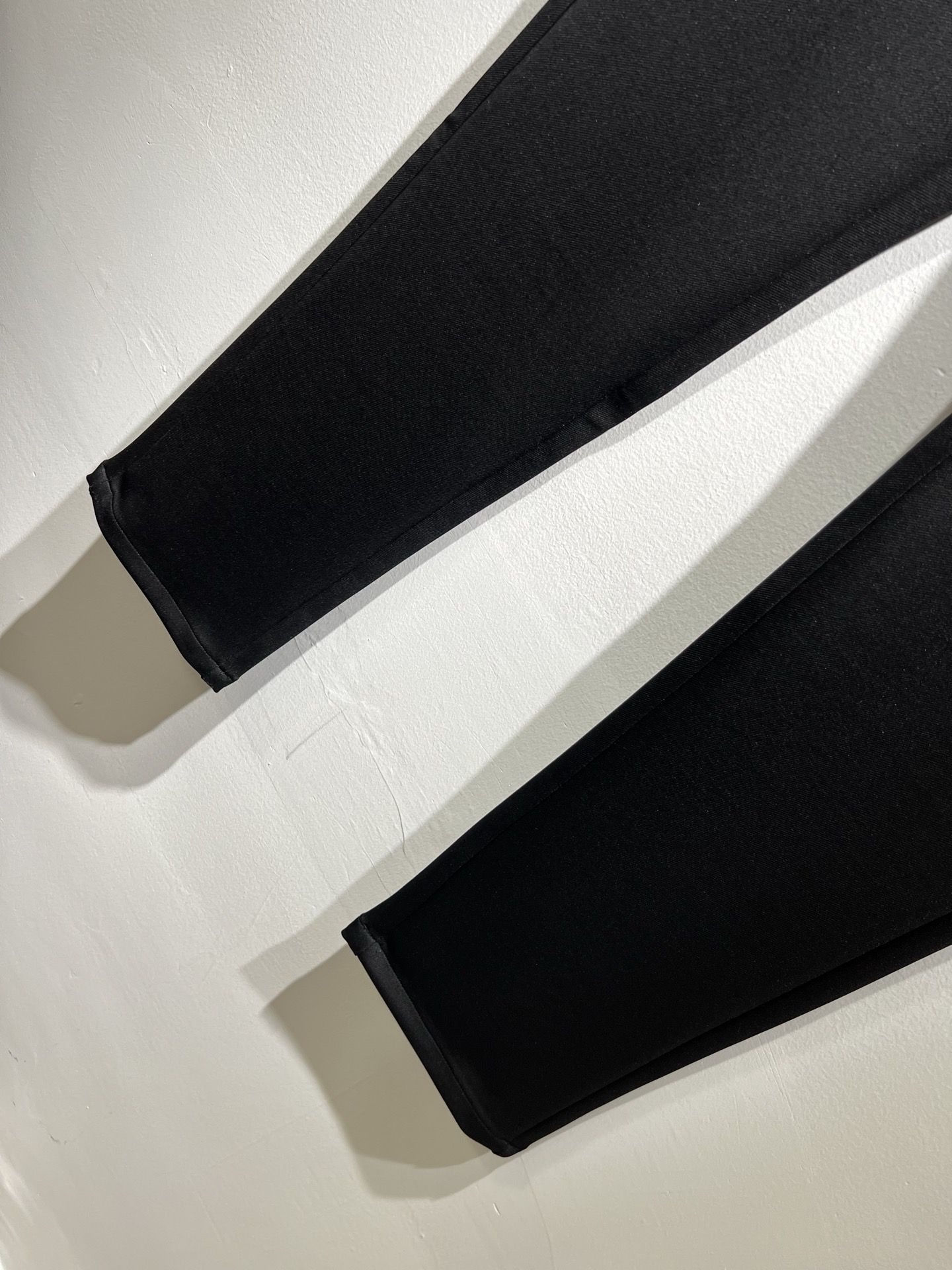 LouisVuitt*路易*登 2025秋冬新款男士休闲西裤，男士经典时尚百搭商务休闲西裤! 都市精英商