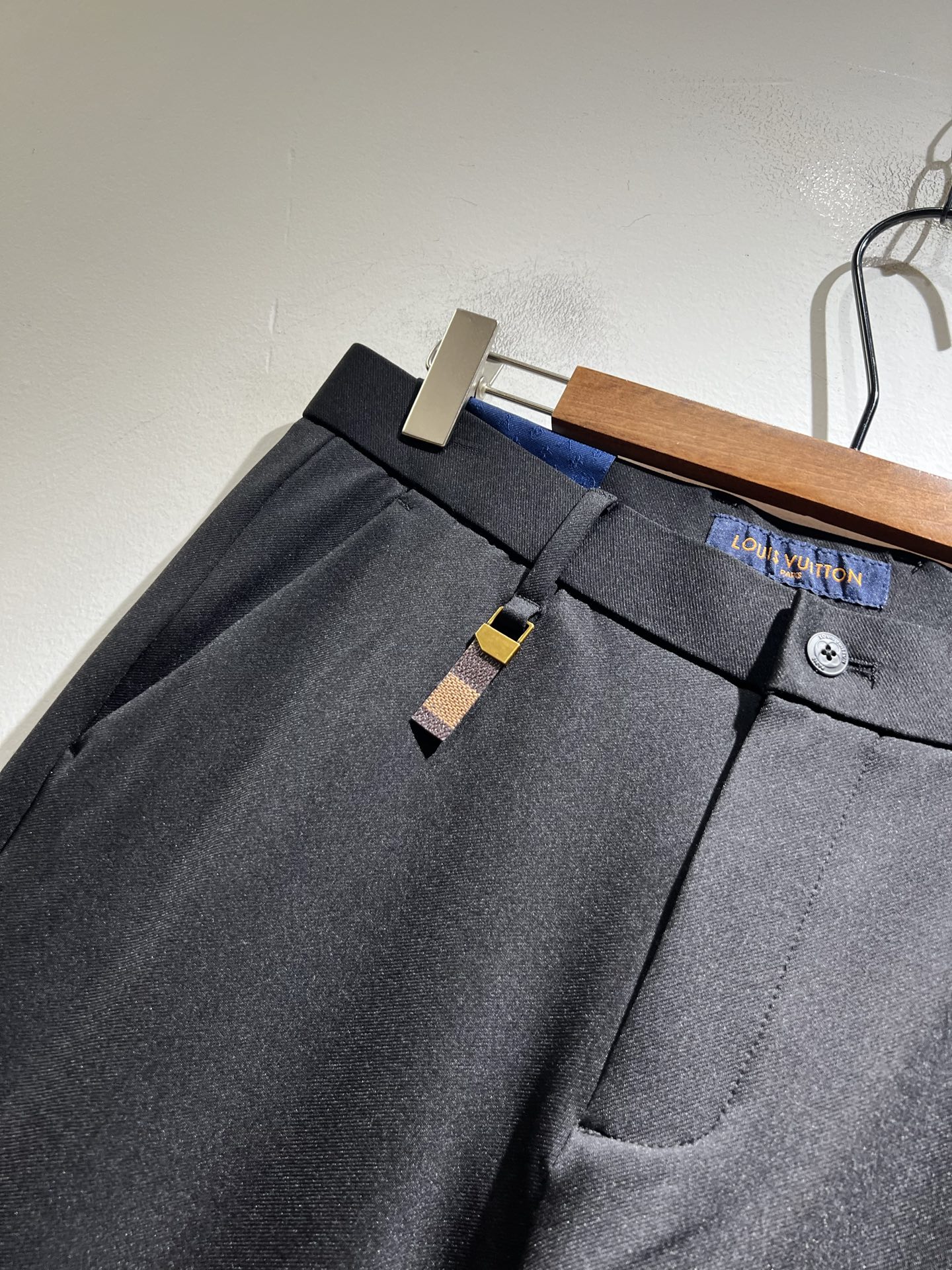 LouisVuitt*路易*登 2025秋冬新款男士休闲西裤，男士经典时尚百搭商务休闲西裤! 都市精英商