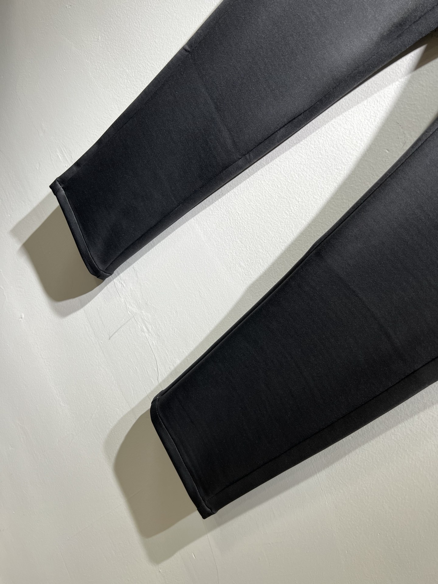 LouisVuitt*路易*登 2025秋冬新款男士休闲西裤，男士经典时尚百搭商务休闲西裤! 都市精英商