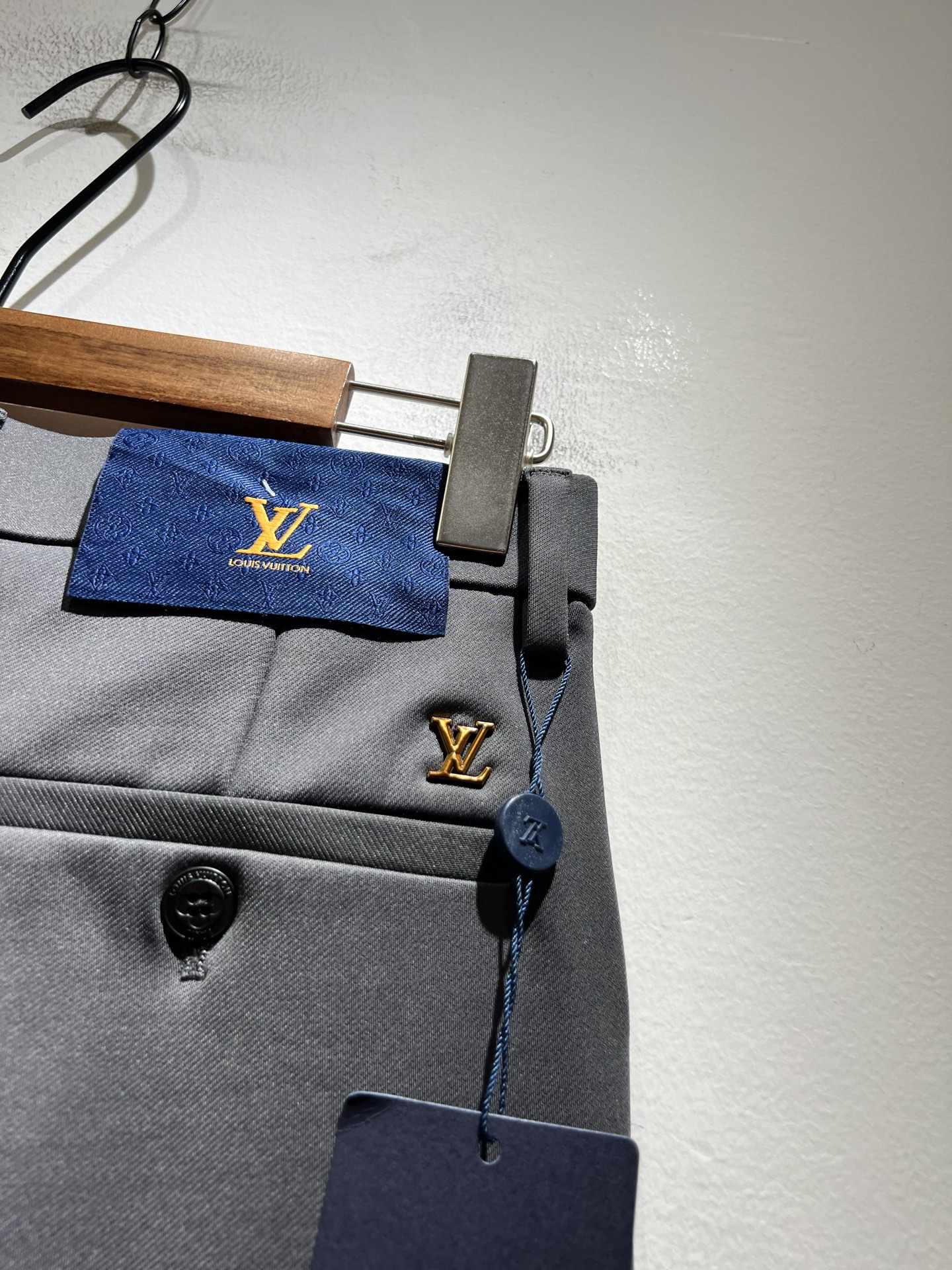 LouisVuitt*路易*登 2025秋冬新款男士休闲西裤，男士经典时尚百搭商务休闲西裤! 都市精英商