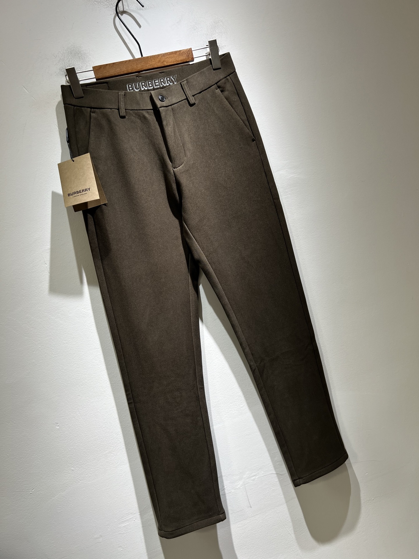 BURBER*Y巴*莉 2025秋冬男士休闲西裤，男士经典基础款小直筒裤 简洁纯色百搭款五金logo辅料
