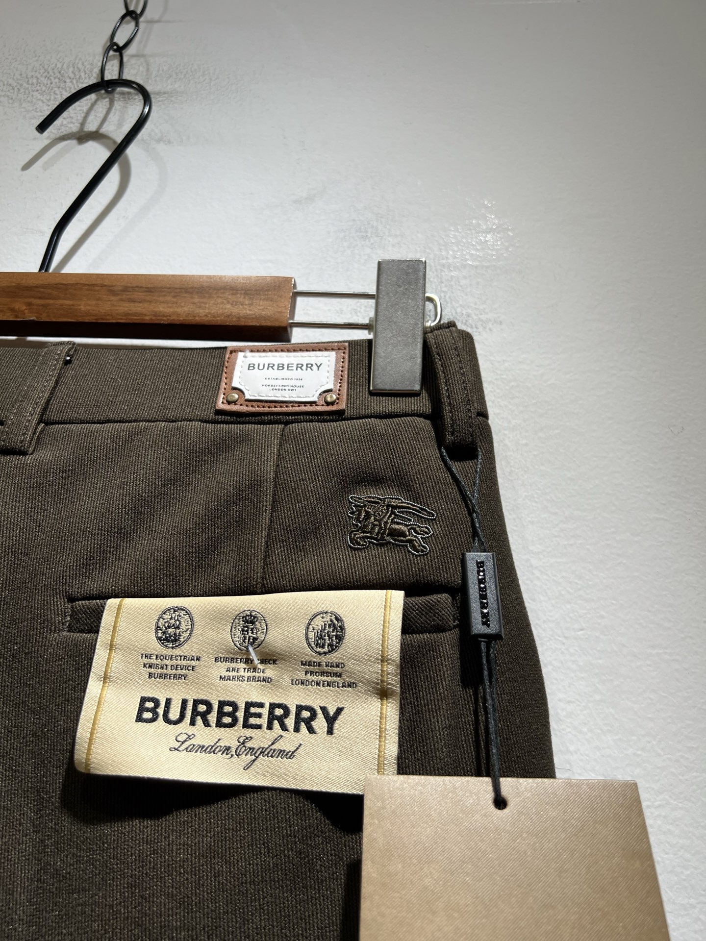 BURBER*Y巴*莉 2025秋冬男士休闲西裤，男士经典基础款小直筒裤 简洁纯色百搭款五金logo辅料