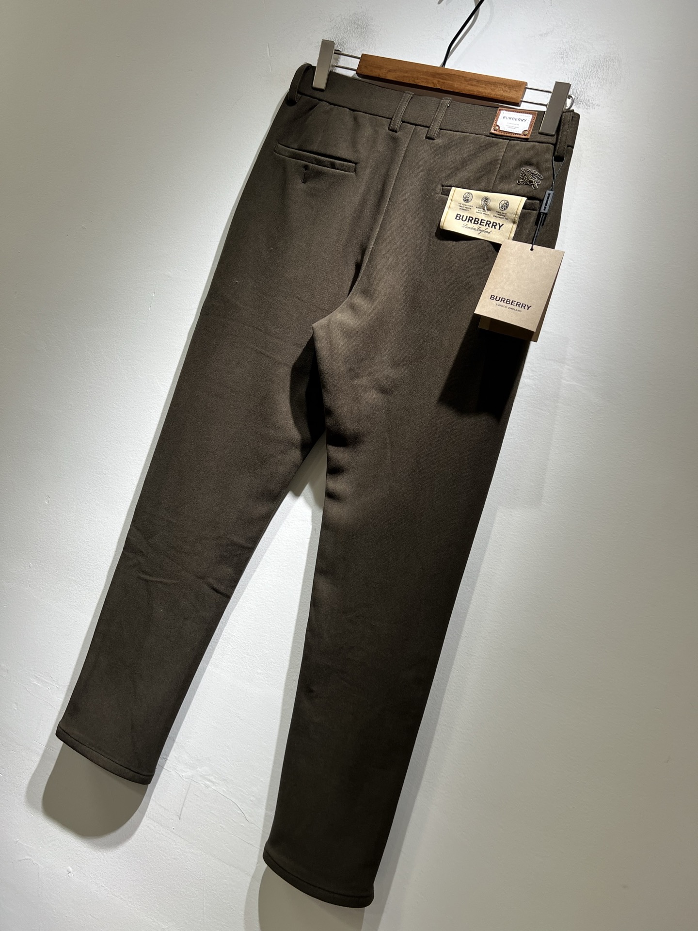 BURBER*Y巴*莉 2025秋冬男士休闲西裤，男士经典基础款小直筒裤 简洁纯色百搭款五金logo辅料
