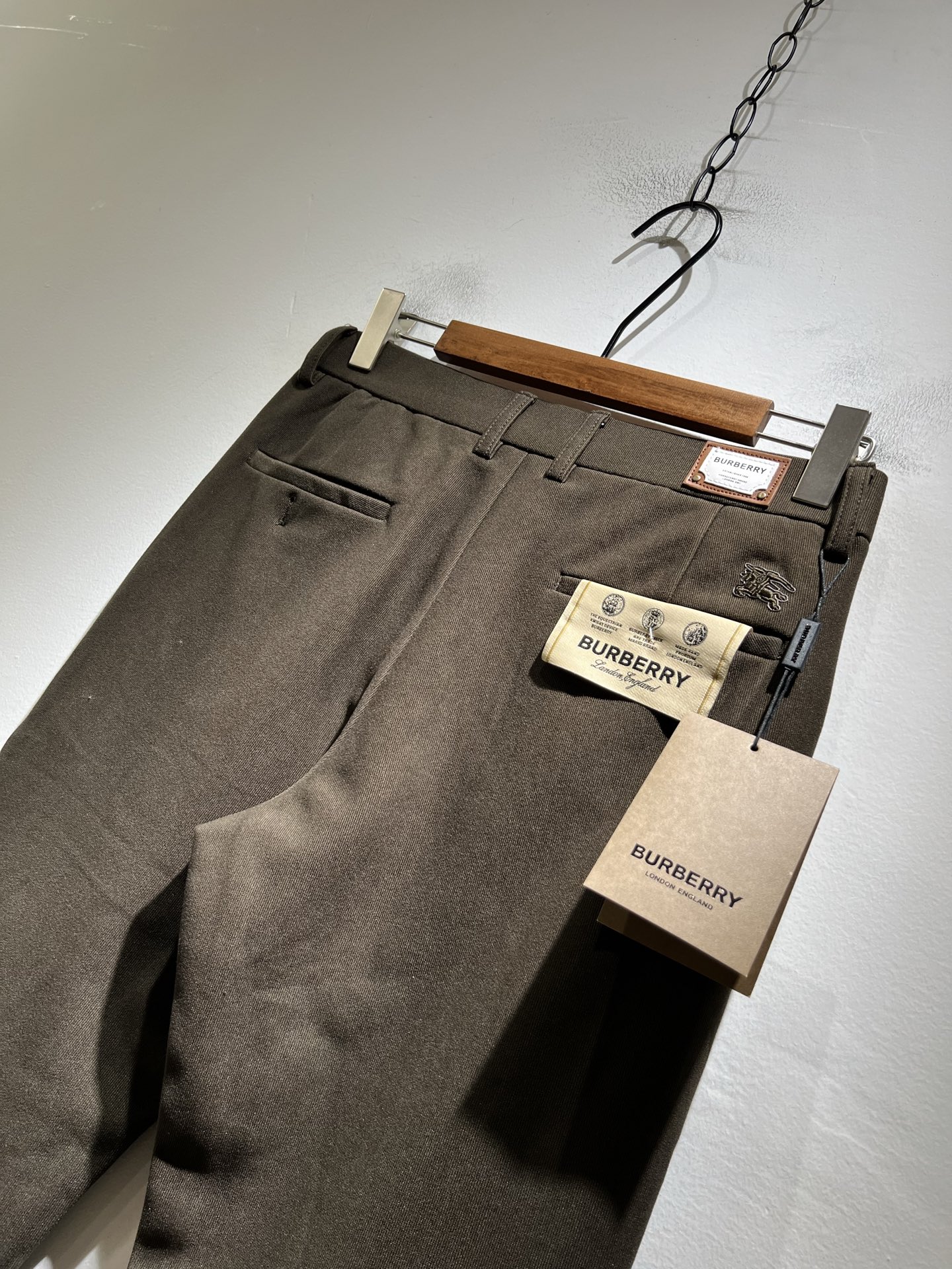 BURBER*Y巴*莉 2025秋冬男士休闲西裤，男士经典基础款小直筒裤 简洁纯色百搭款五金logo辅料