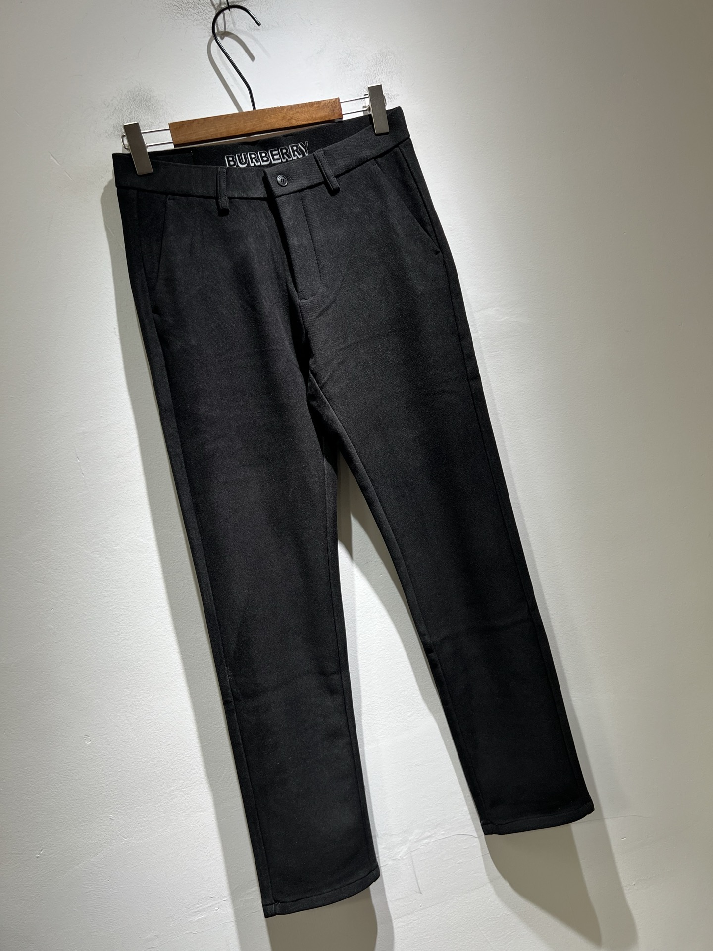 BURBER*Y巴*莉 2025秋冬男士休闲西裤，男士经典基础款小直筒裤 简洁纯色百搭款五金logo辅料