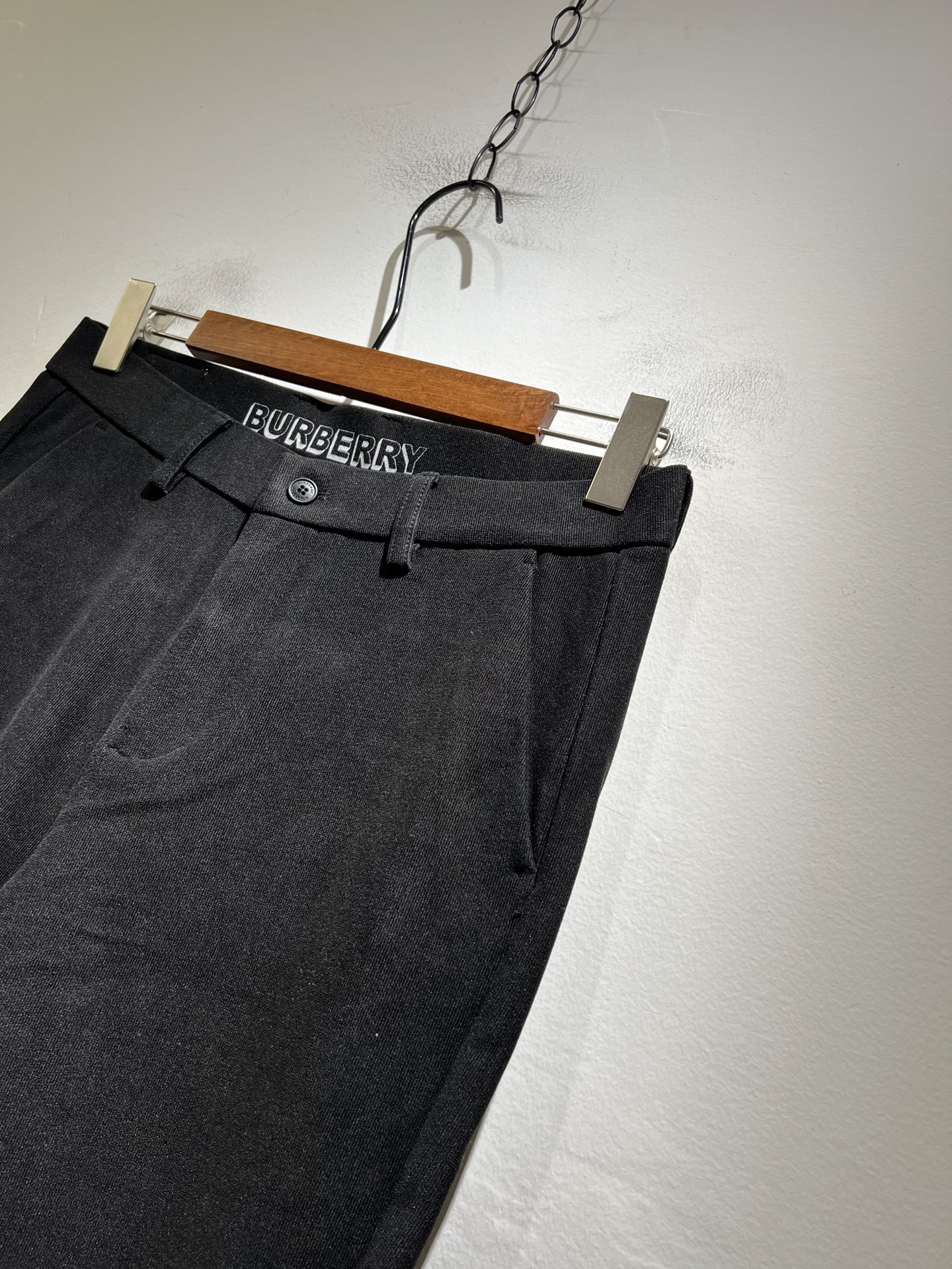 BURBER*Y巴*莉 2025秋冬男士休闲西裤，男士经典基础款小直筒裤 简洁纯色百搭款五金logo辅料