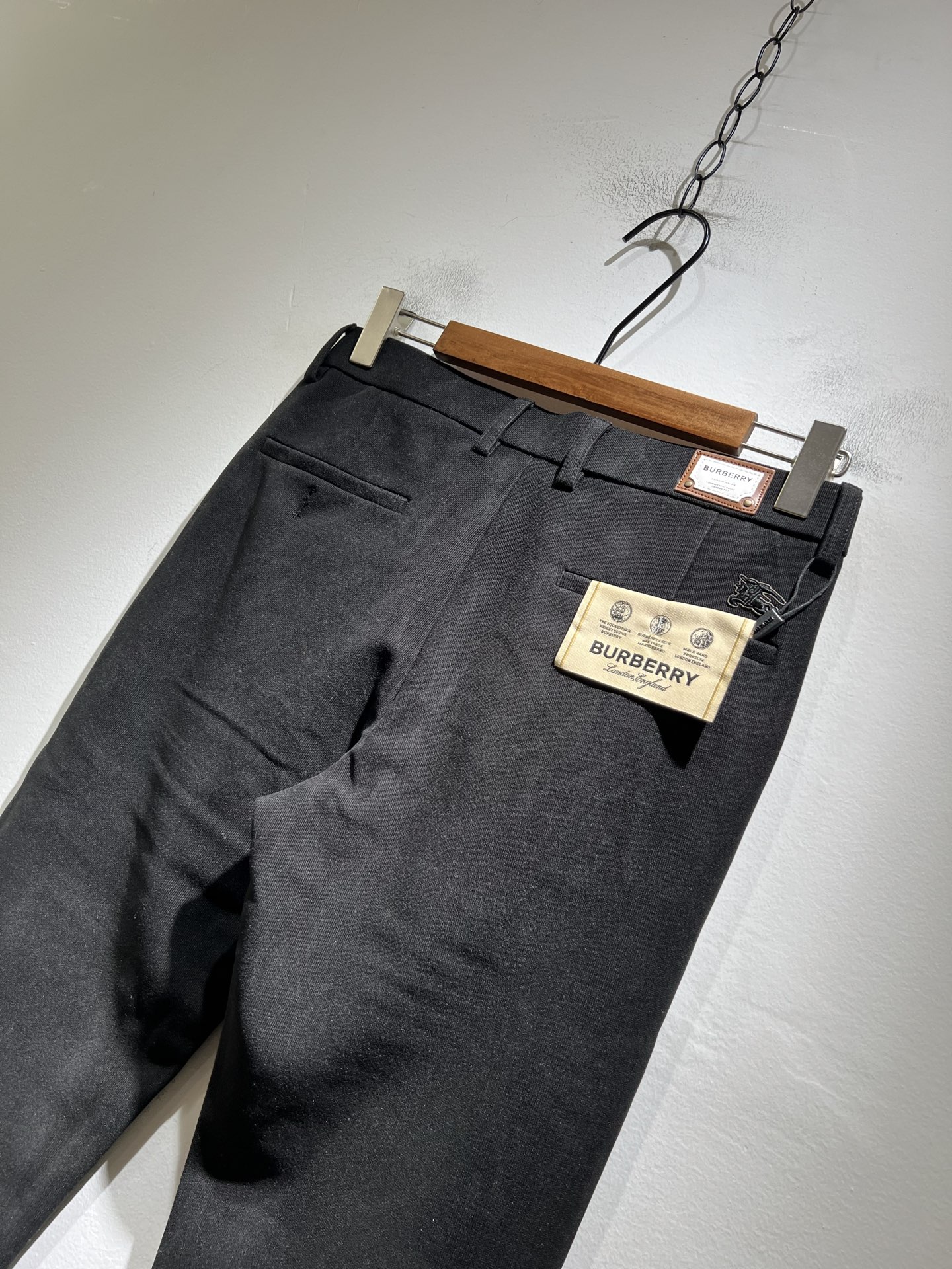 BURBER*Y巴*莉 2025秋冬男士休闲西裤，男士经典基础款小直筒裤 简洁纯色百搭款五金logo辅料