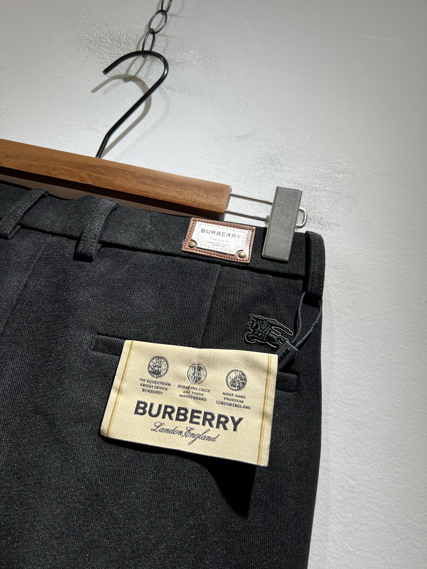 BURBER*Y巴*莉 2025秋冬男士休闲西裤，男士经典基础款小直筒裤 简洁纯色百搭款五金logo辅料