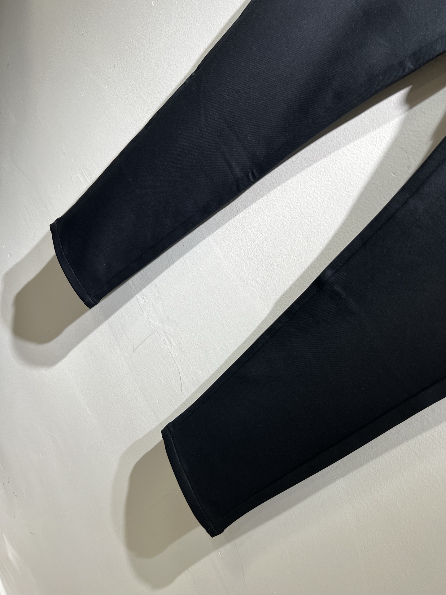 LouisVuitt*路易*登 2025秋冬新款男士休闲西裤，男士经典时尚百搭商务休闲西裤! 都市精英商