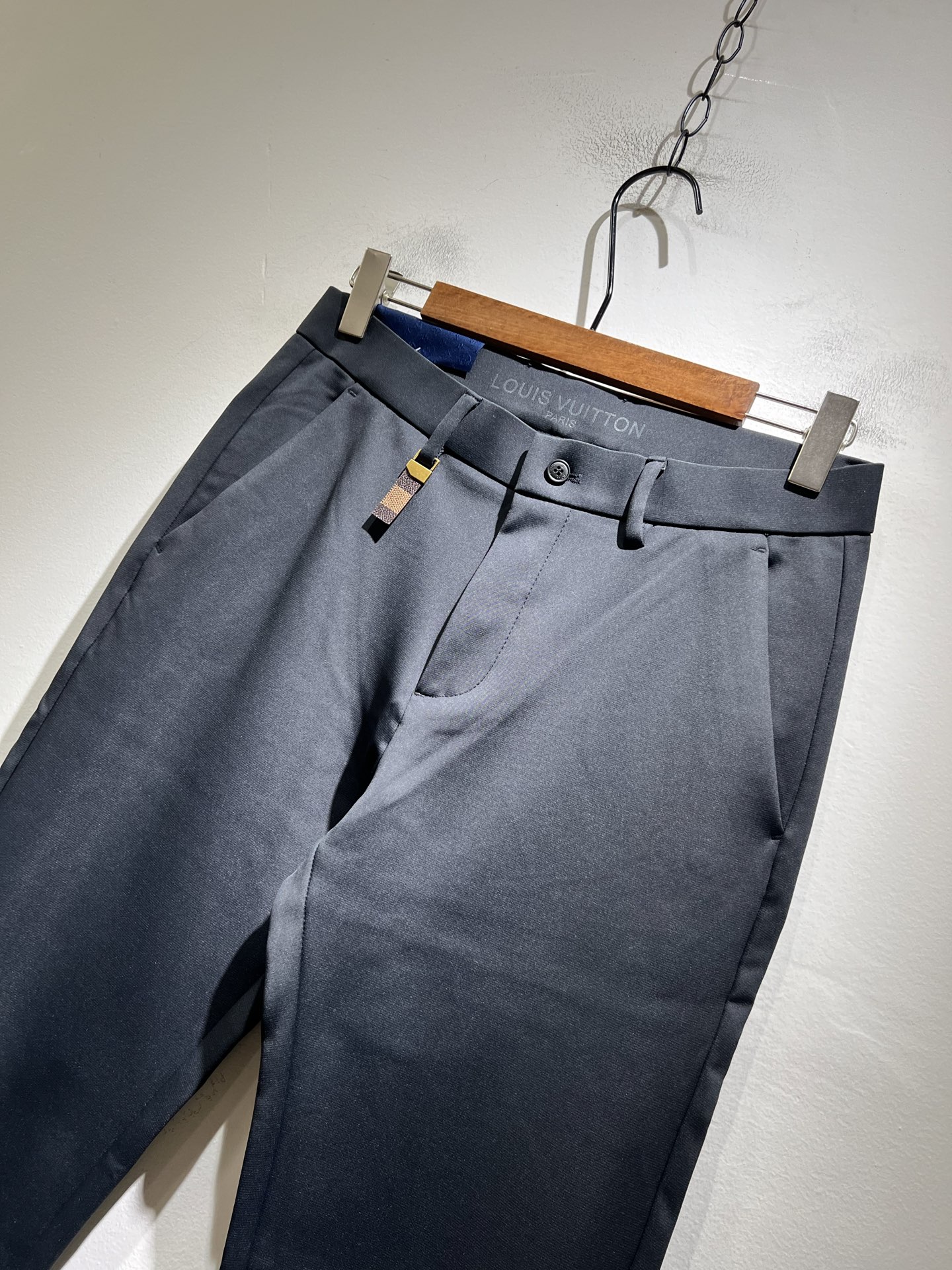 LouisVuitt*路易*登 2025秋冬新款男士休闲西裤，男士经典时尚百搭商务休闲西裤! 都市精英商