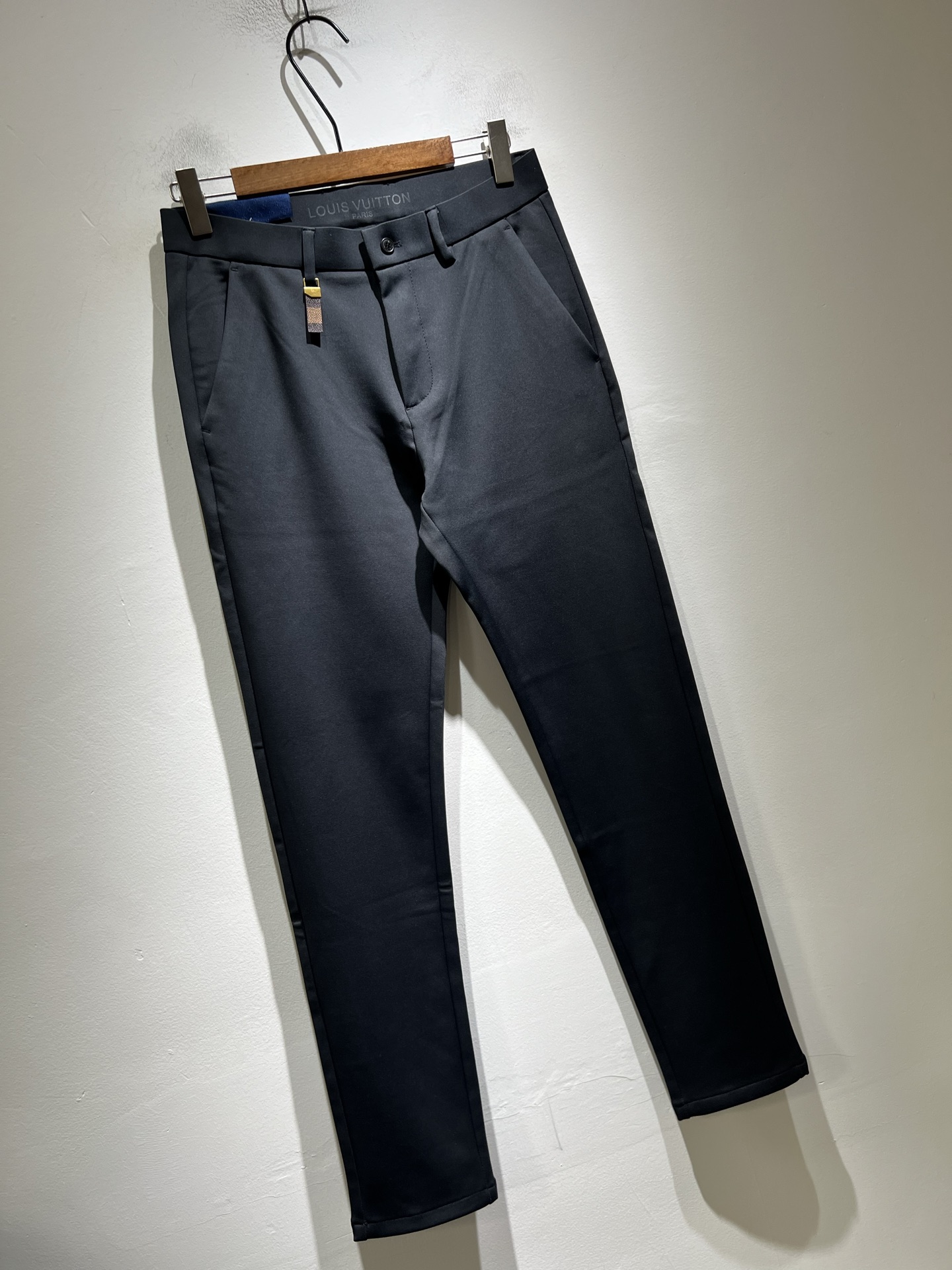 LouisVuitt*路易*登 2025秋冬新款男士休闲西裤，男士经典时尚百搭商务休闲西裤! 都市精英商