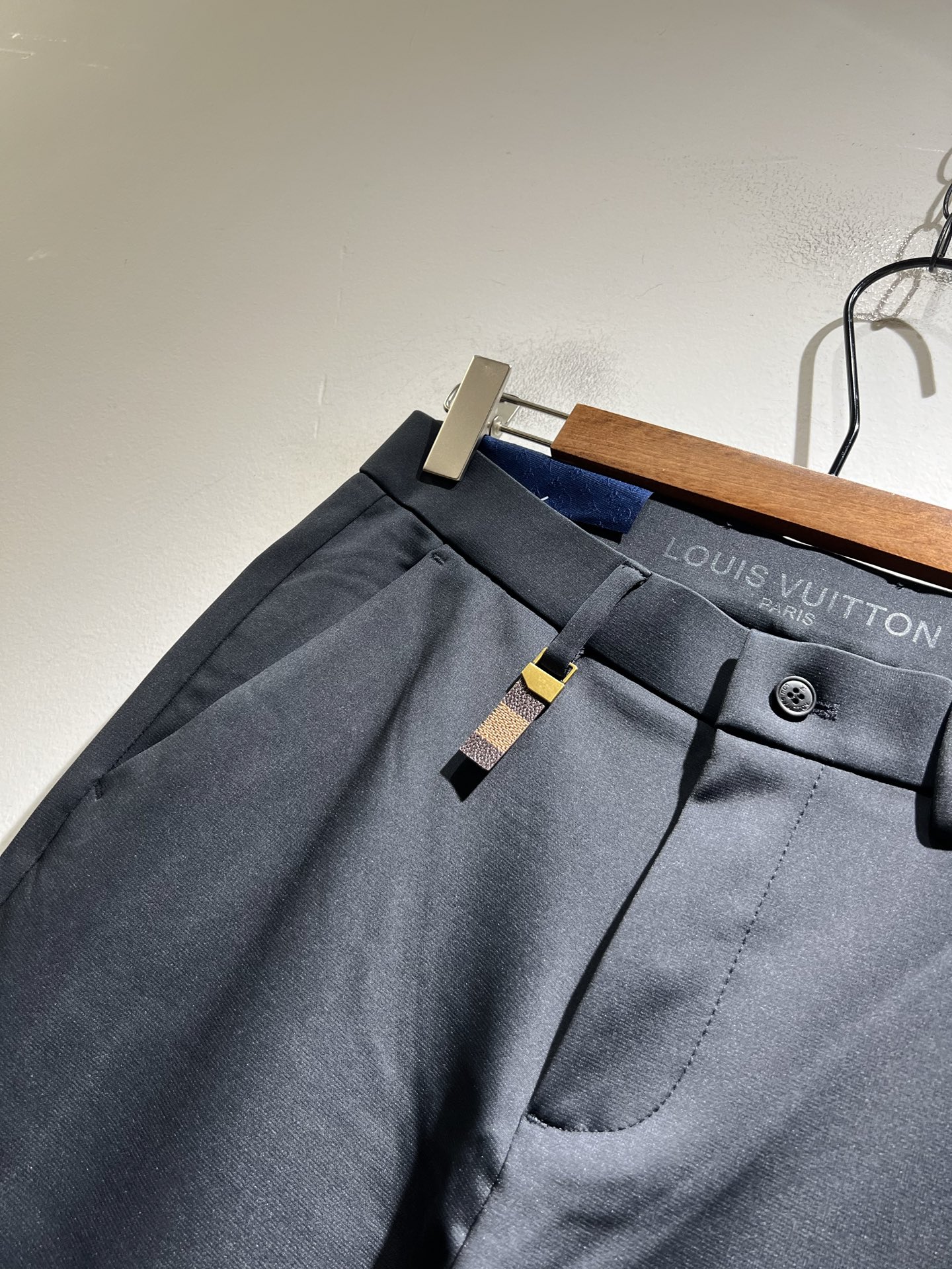 LouisVuitt*路易*登 2025秋冬新款男士休闲西裤，男士经典时尚百搭商务休闲西裤! 都市精英商
