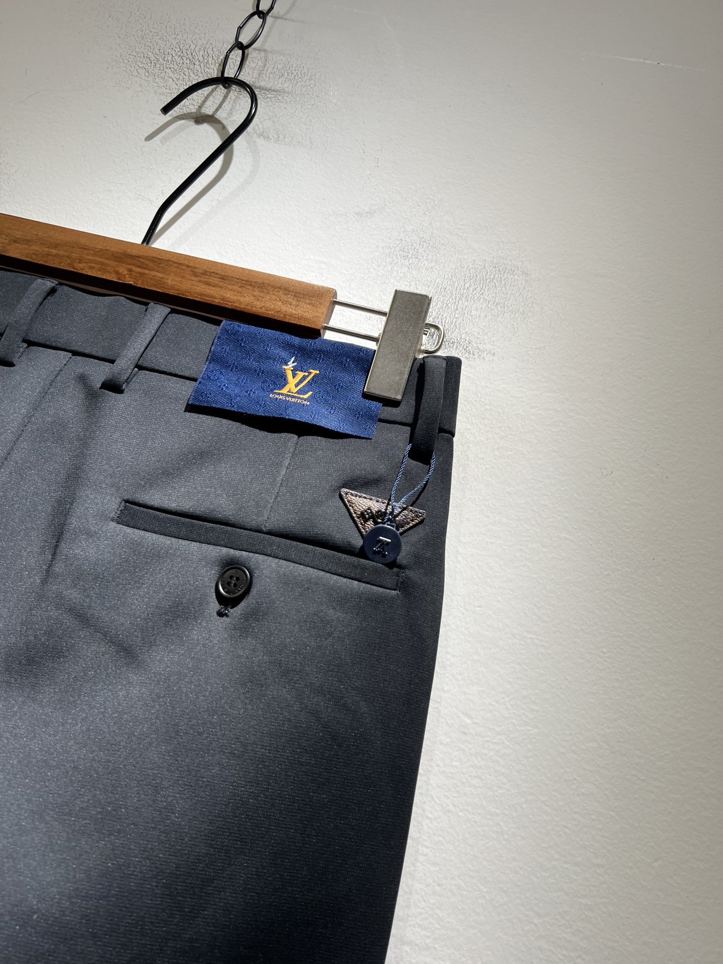 LouisVuitt*路易*登 2025秋冬新款男士休闲西裤，男士经典时尚百搭商务休闲西裤! 都市精英商