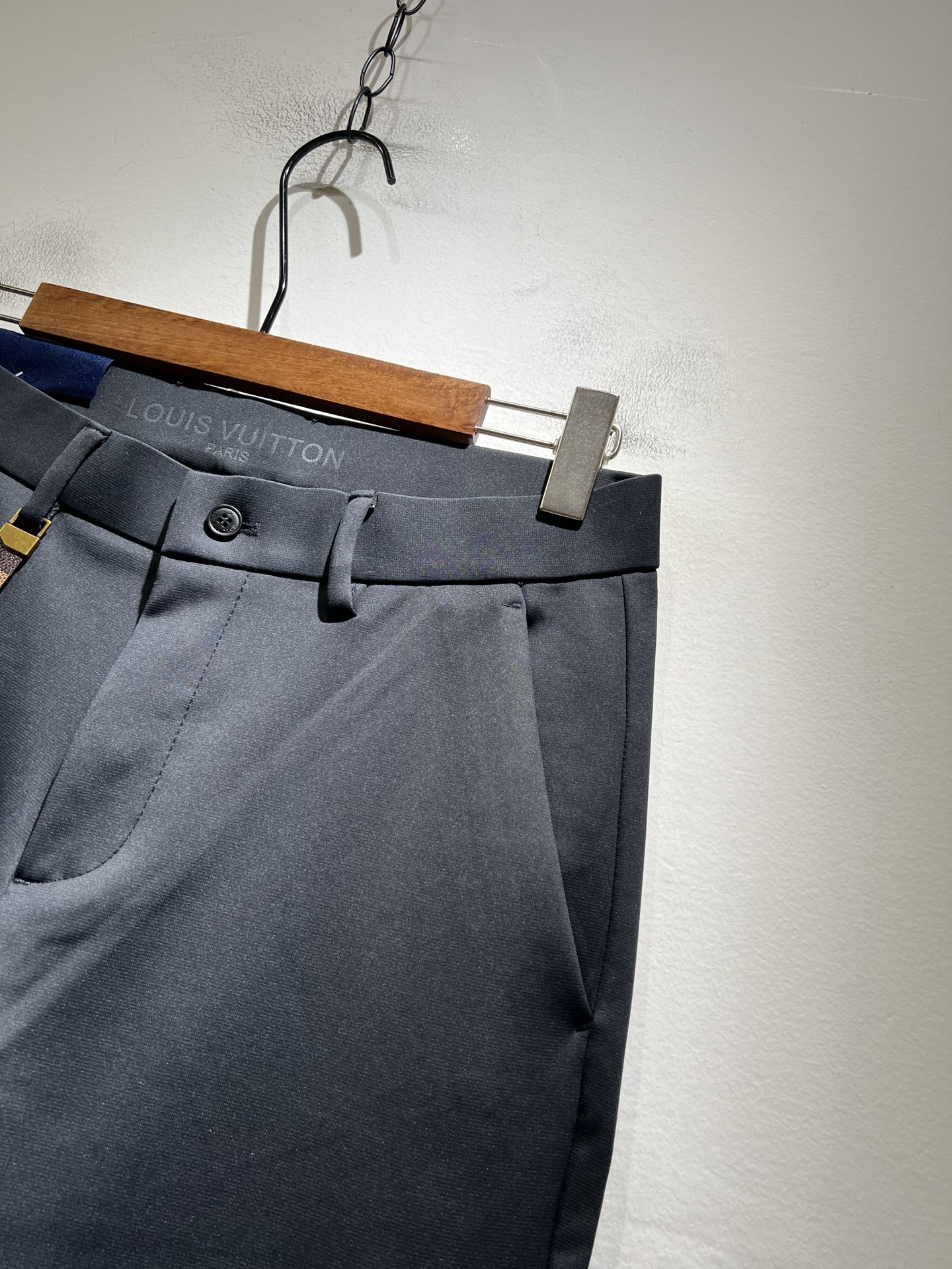 LouisVuitt*路易*登 2025秋冬新款男士休闲西裤，男士经典时尚百搭商务休闲西裤! 都市精英商