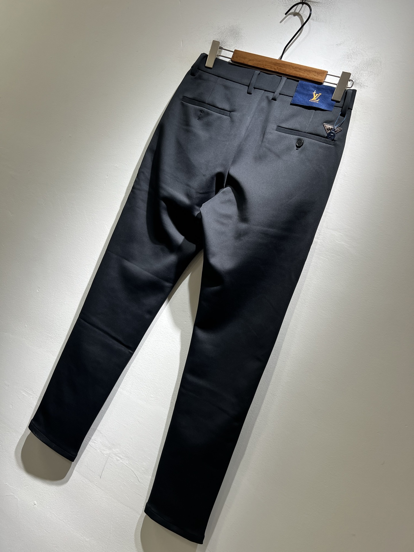 LouisVuitt*路易*登 2025秋冬新款男士休闲西裤，男士经典时尚百搭商务休闲西裤! 都市精英商