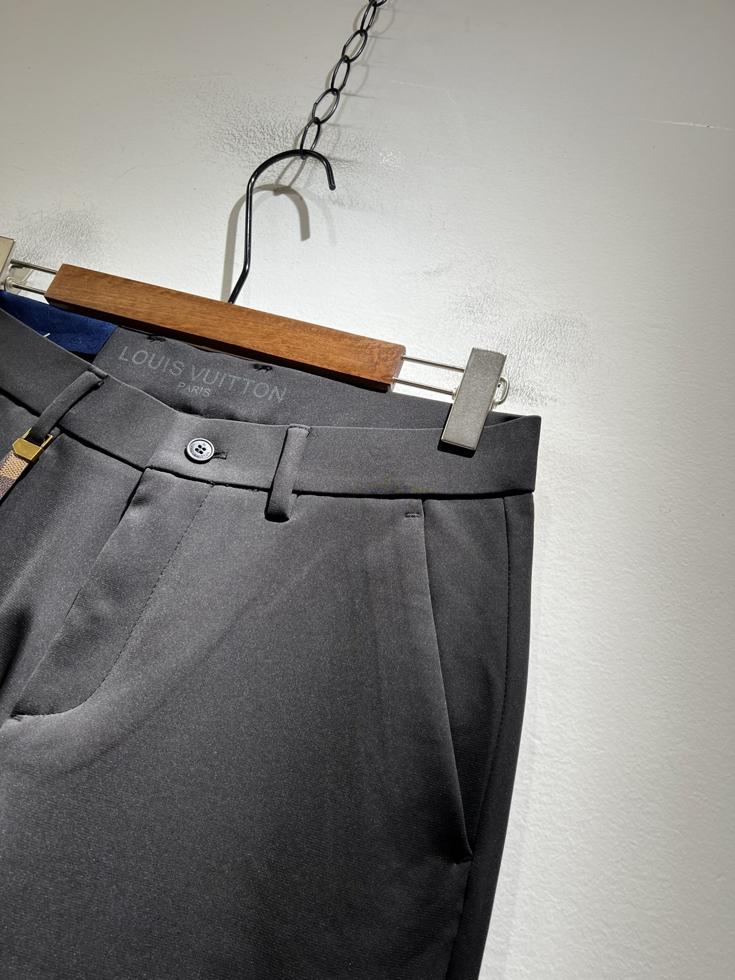 LouisVuitt*路易*登 2025秋冬新款男士休闲西裤，男士经典时尚百搭商务休闲西裤! 都市精英商